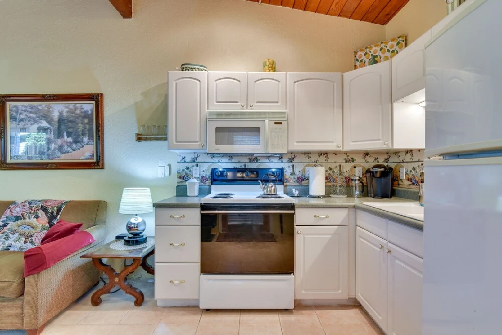 Cozy Aloha Vacation Rental w/ Private Deck & Yard!