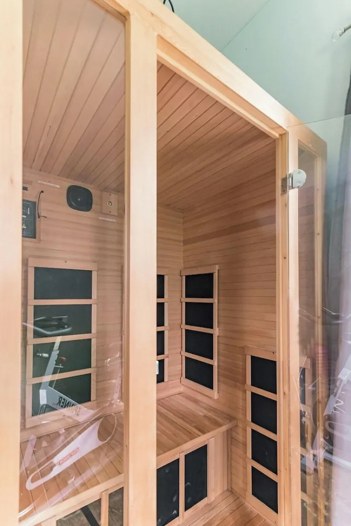 Spacious Victorian Home With Mountain Views And Lots Of Fun Extras!! 5 Bedroom Farmhouse by RedAwning