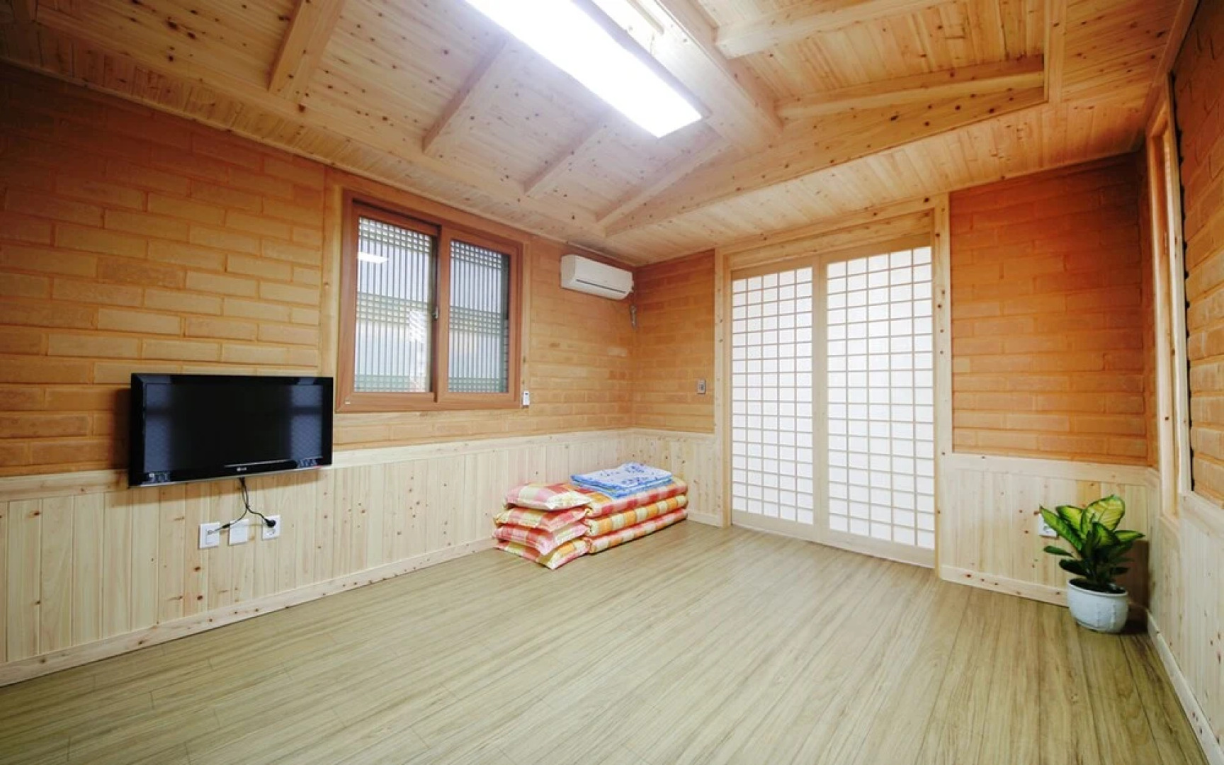 Reed House Hanok Pension