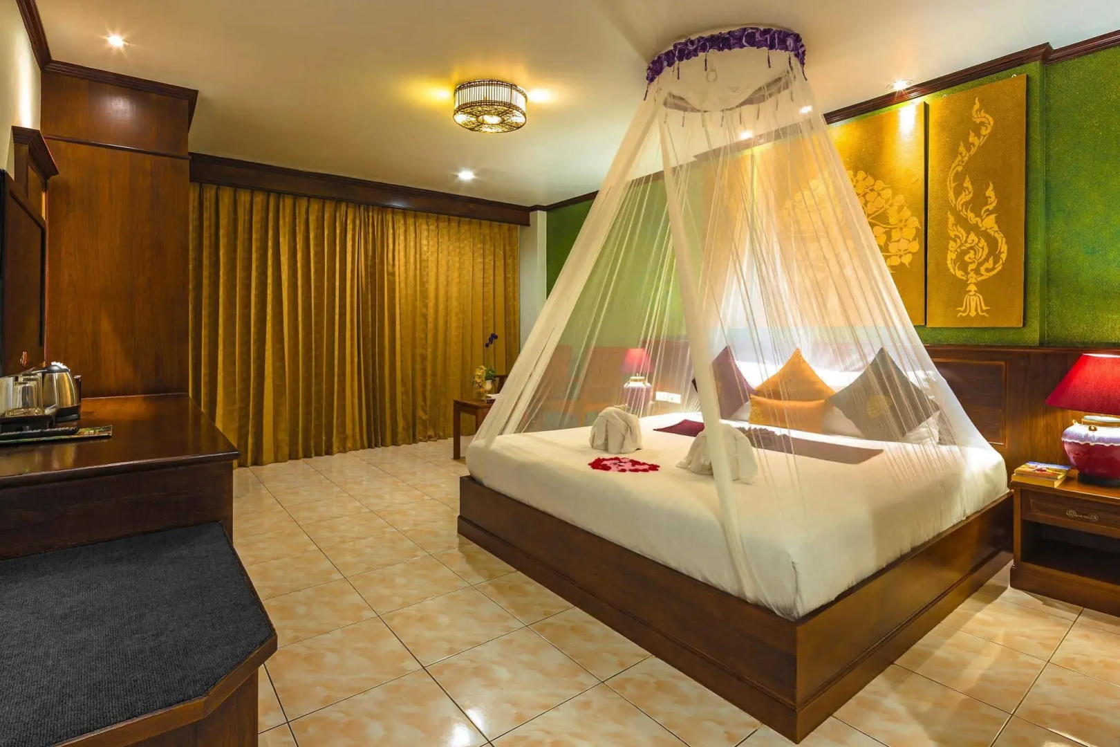 Tanawan Phuket Hotel
