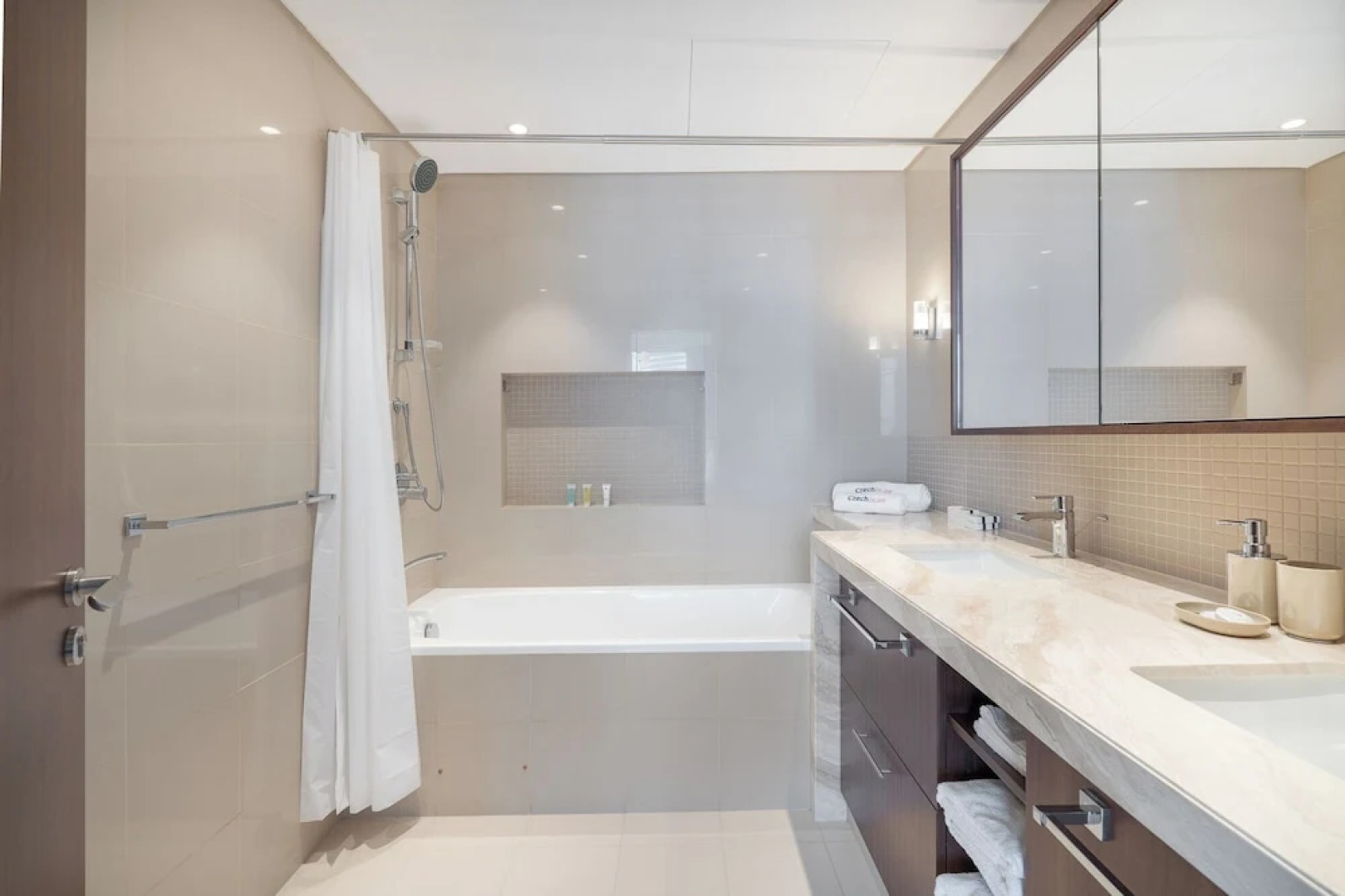 Direct Dubai Mall Access Downtown Boulev