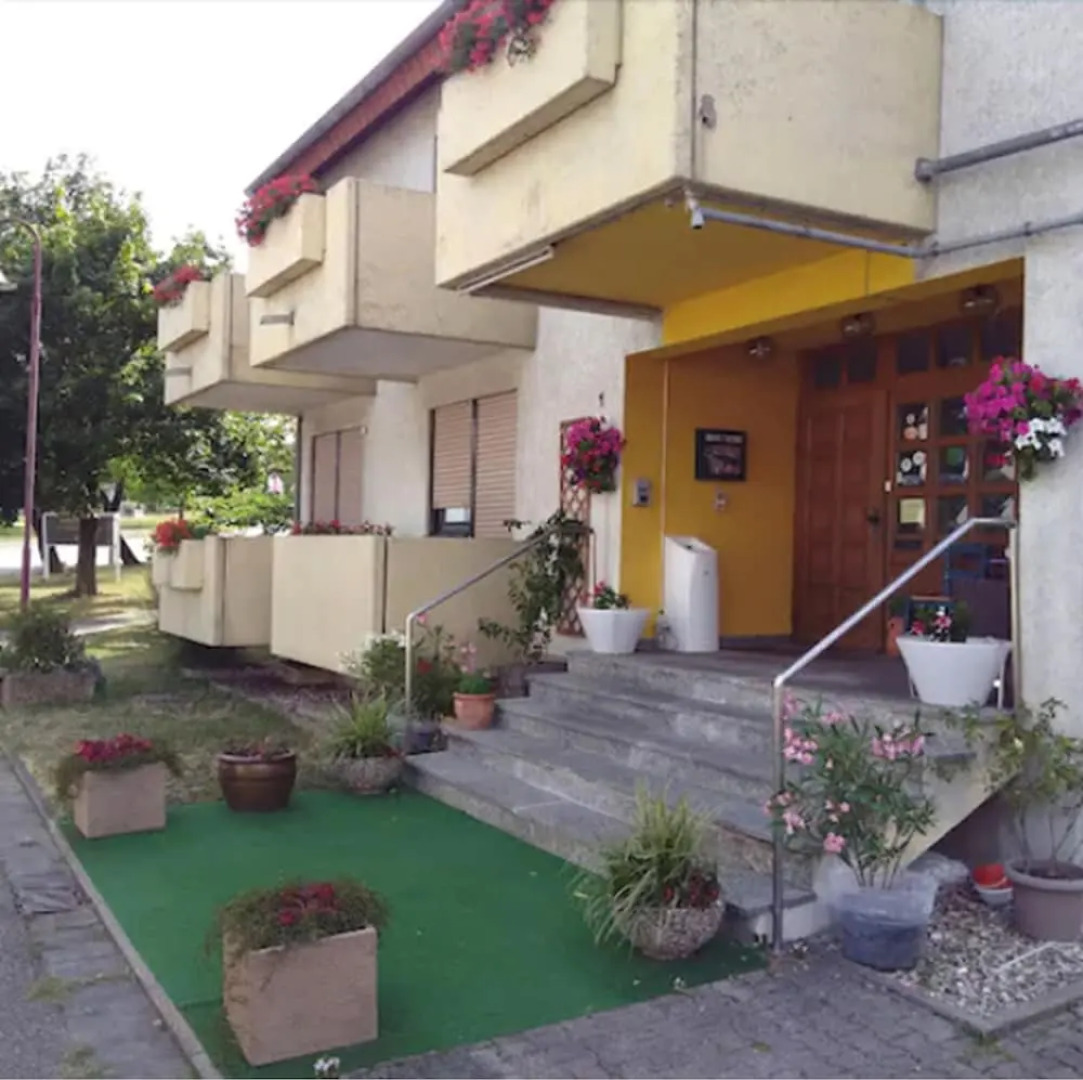 Hotel Filoxenia Am Deutschen Weintor