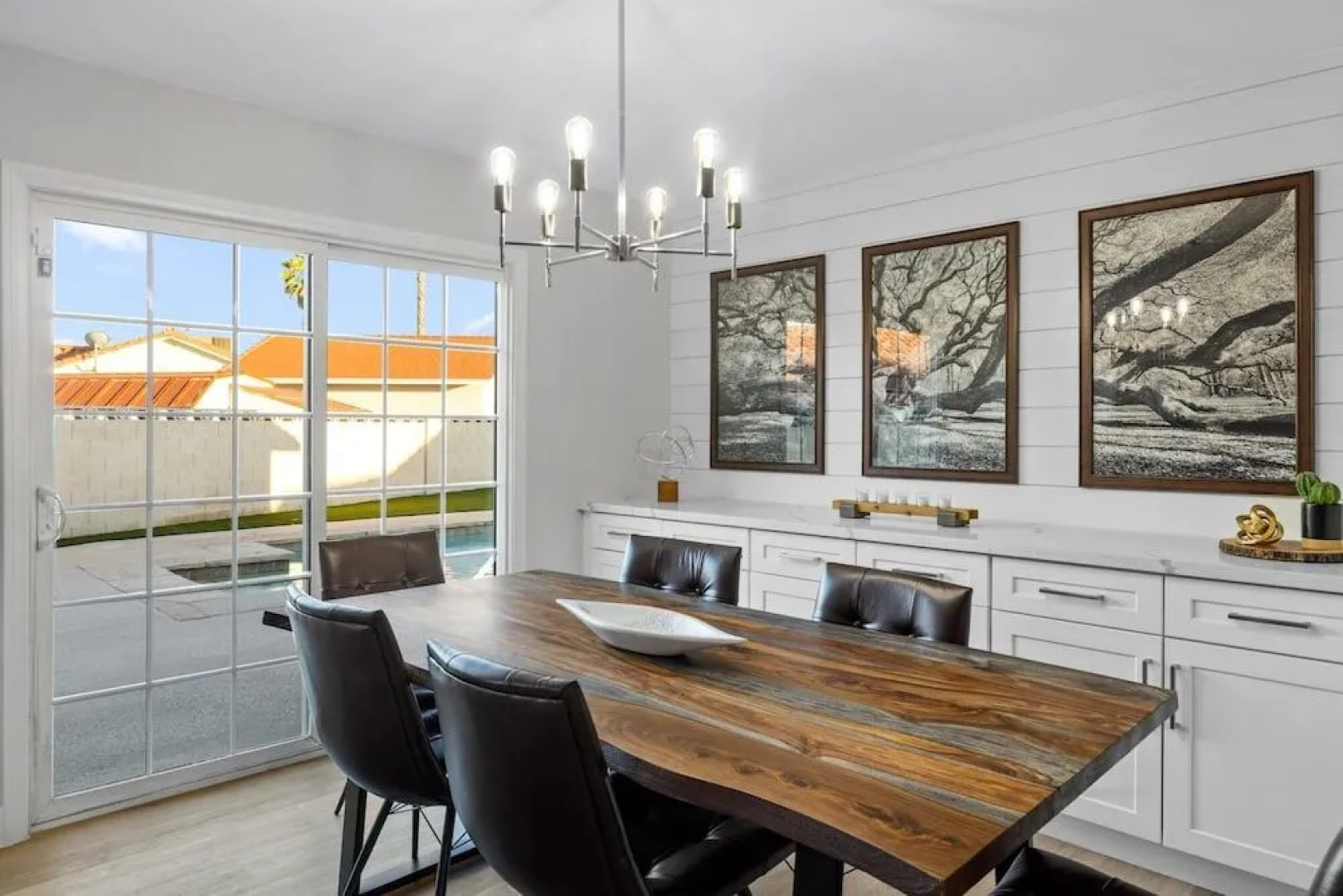 Saratoga A Bright Modern Pool Home in Vegas