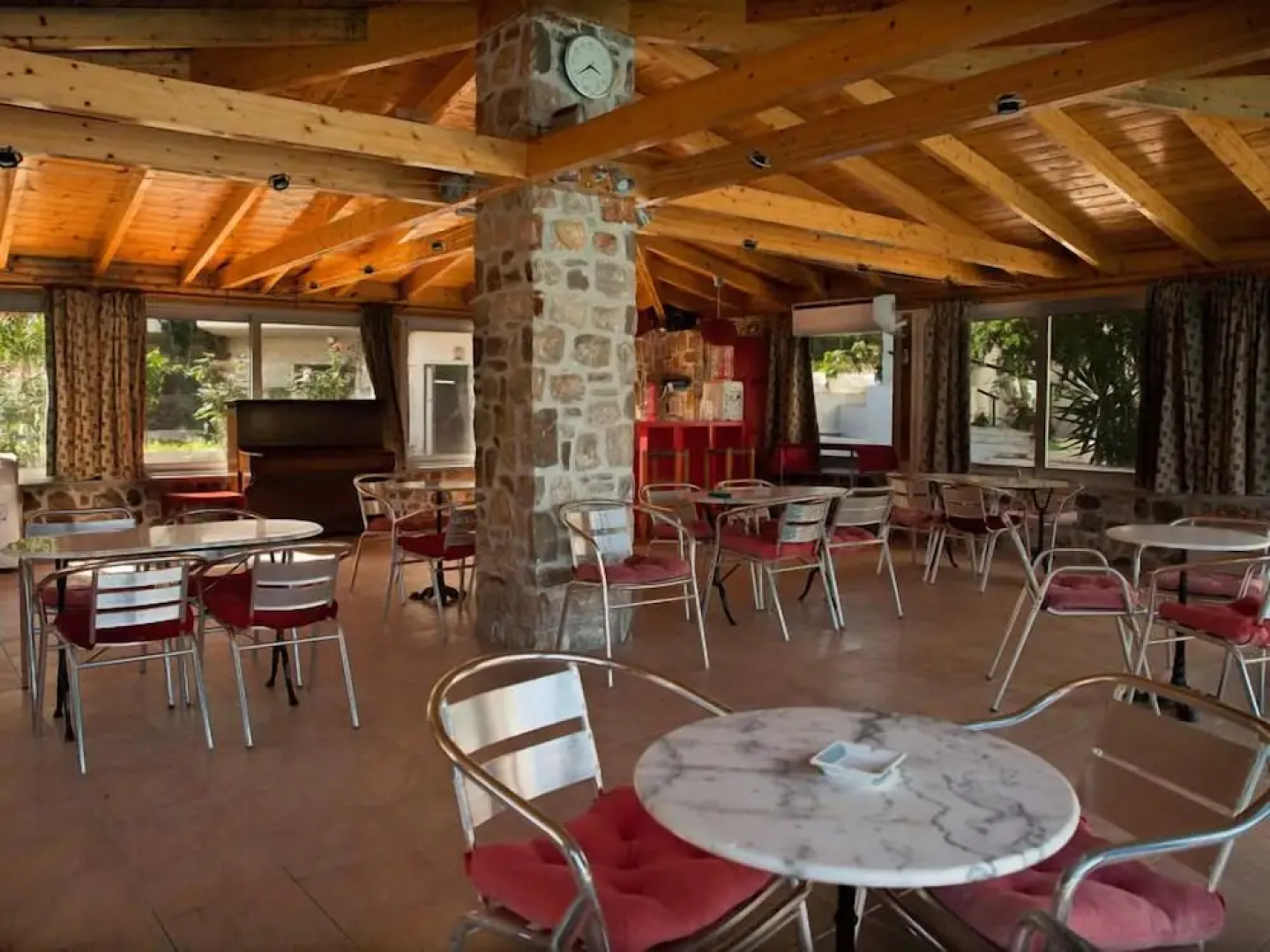 Saron Hotel