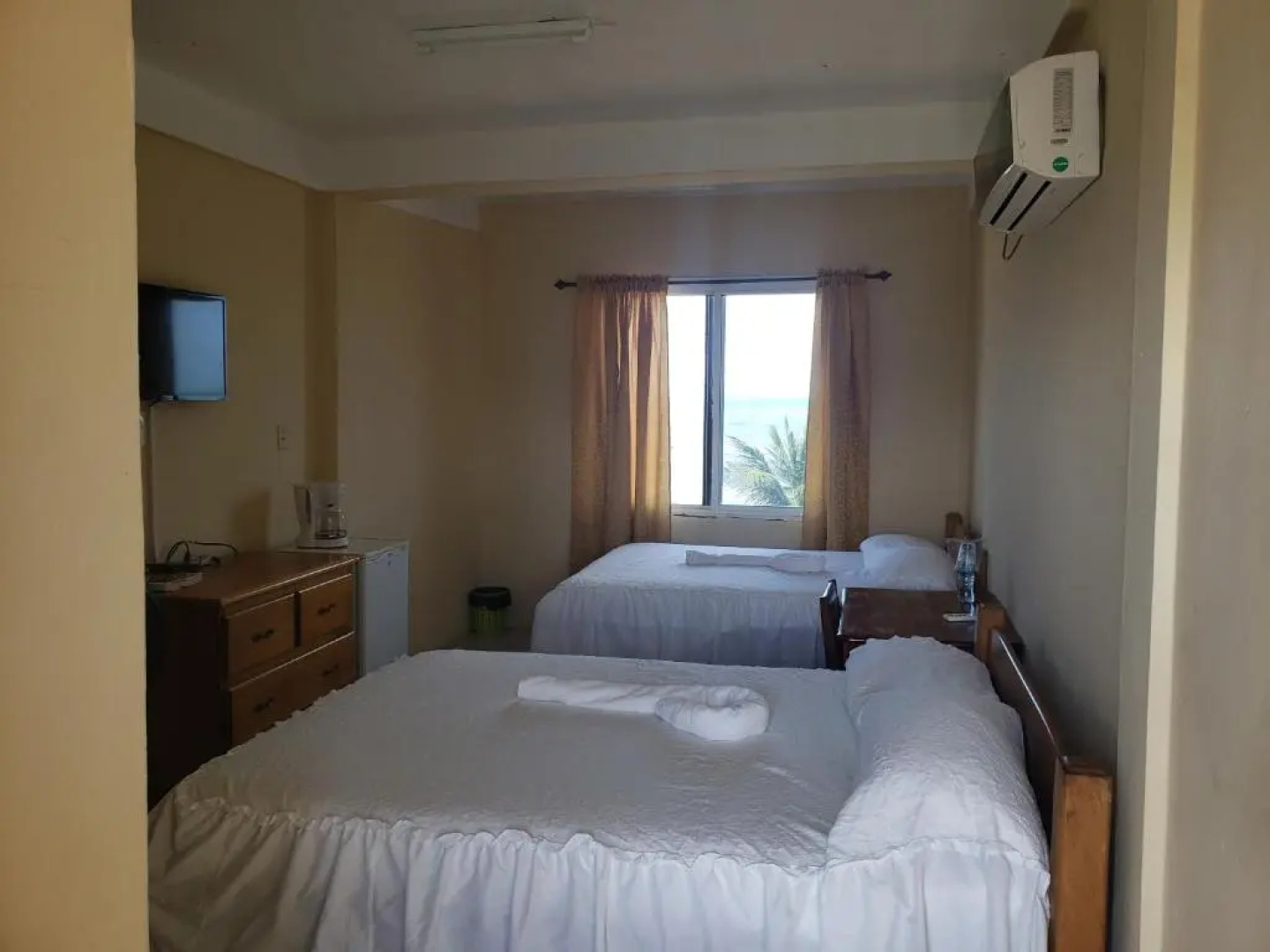Pal's on the beach - A Gold Standard Hotel