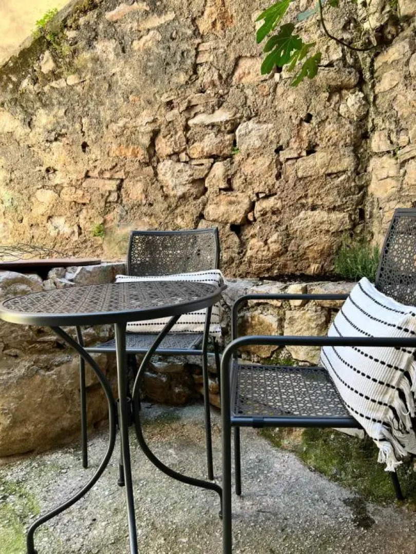 SeaYou!***Charming 1-bedroom rental unit in the old city center of Cres