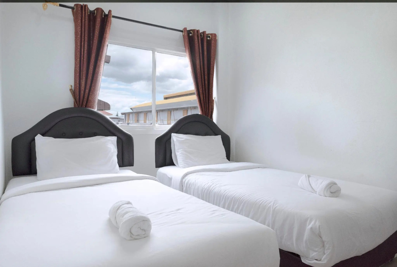 Mee Hug Guesthouse (Opposite Phayao Provincial Transports Station)