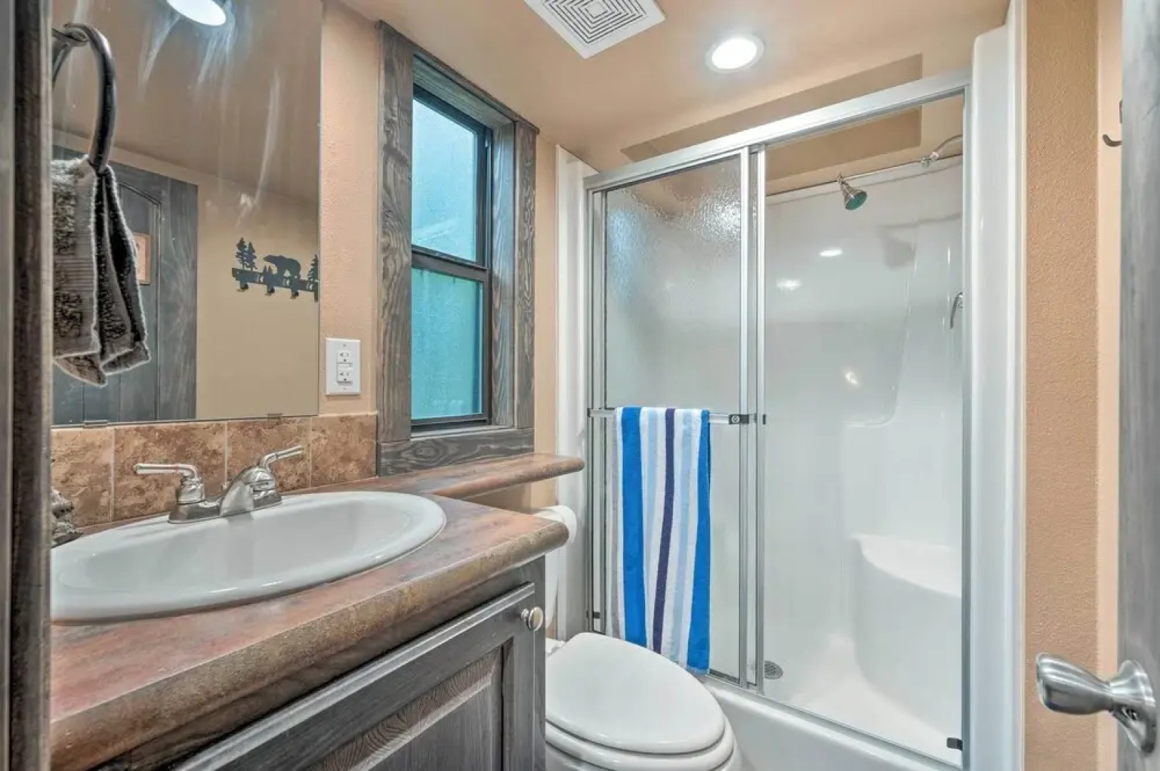 Broken Bow Tiny Home w/ Fire Pit: 4 Miles to Lake!