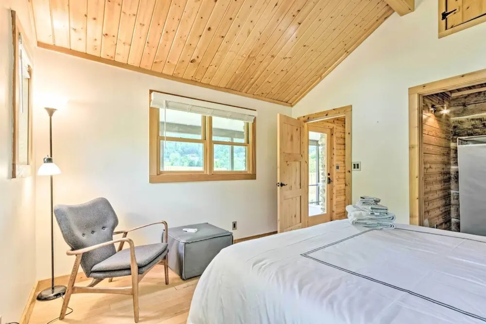 Custom Creekside Cabin in Blue Ridge Mountains