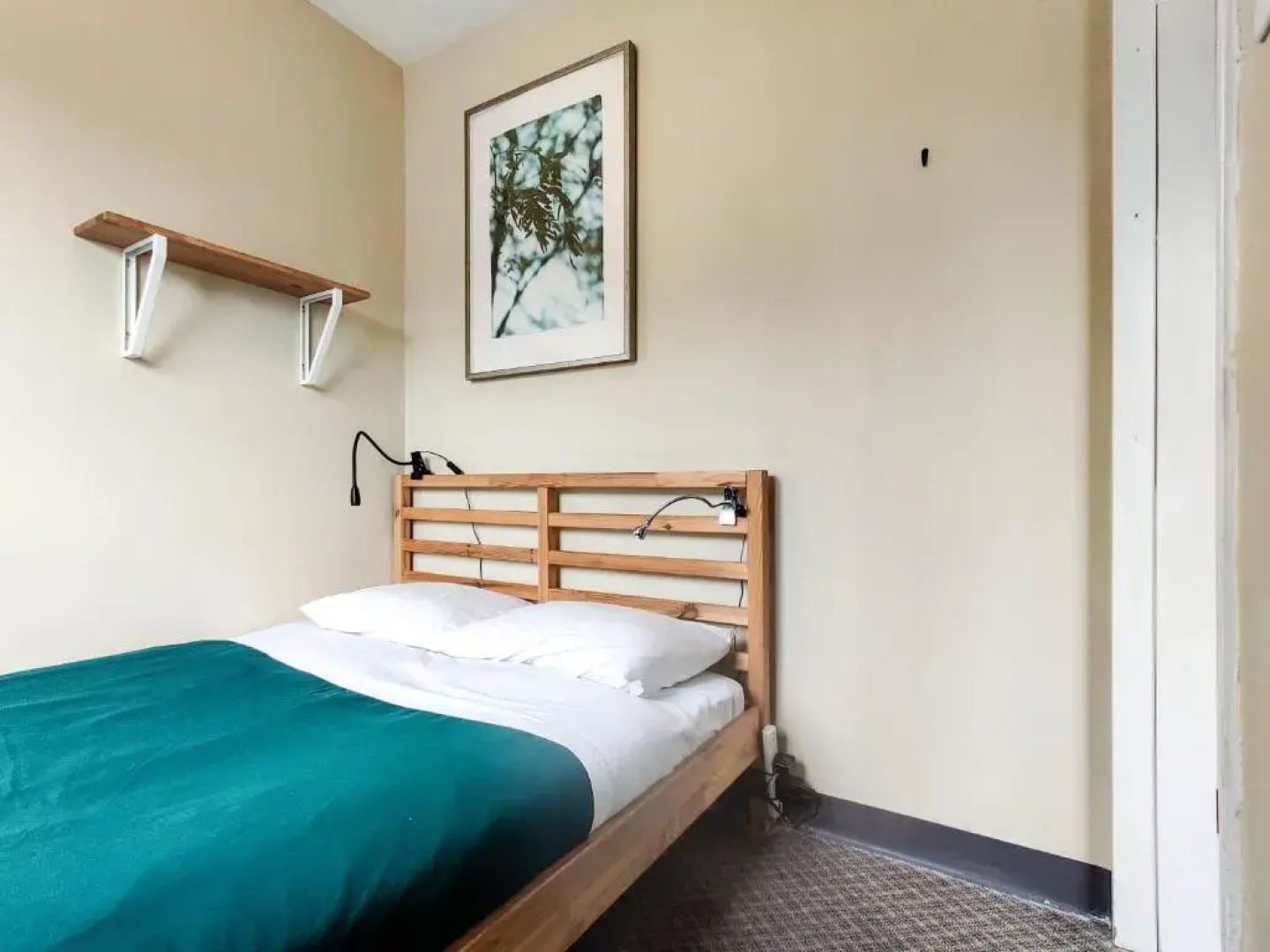 Squamish Adventure Inn & Hostel