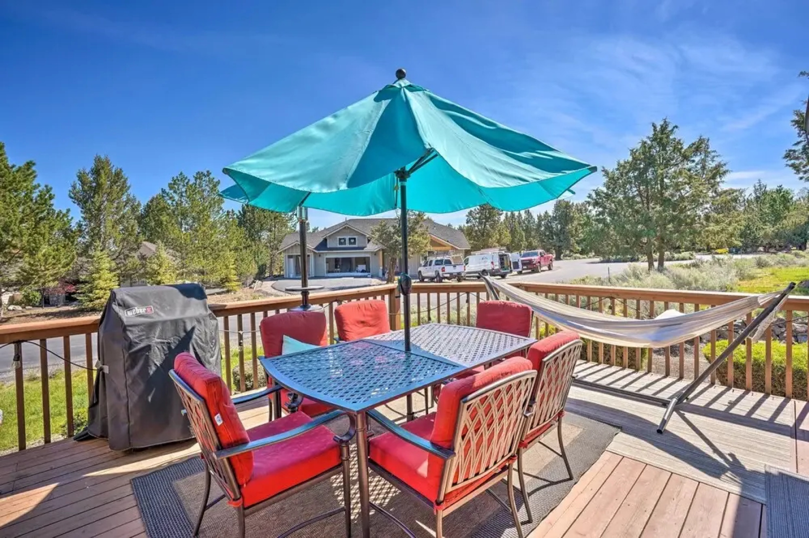 Pet-friendly Townhome w/ Hot Tub in Redmond!