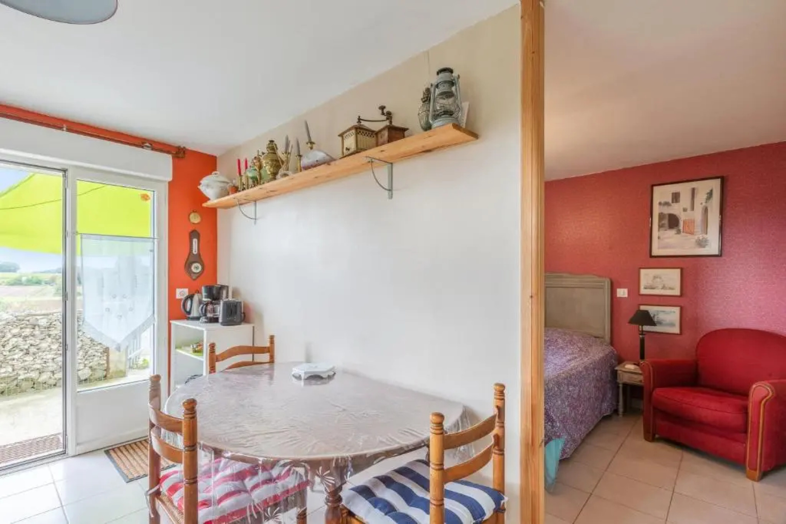 Apartment With one Bedroom in Mortagne-sur-gironde, With Furnished Gar
