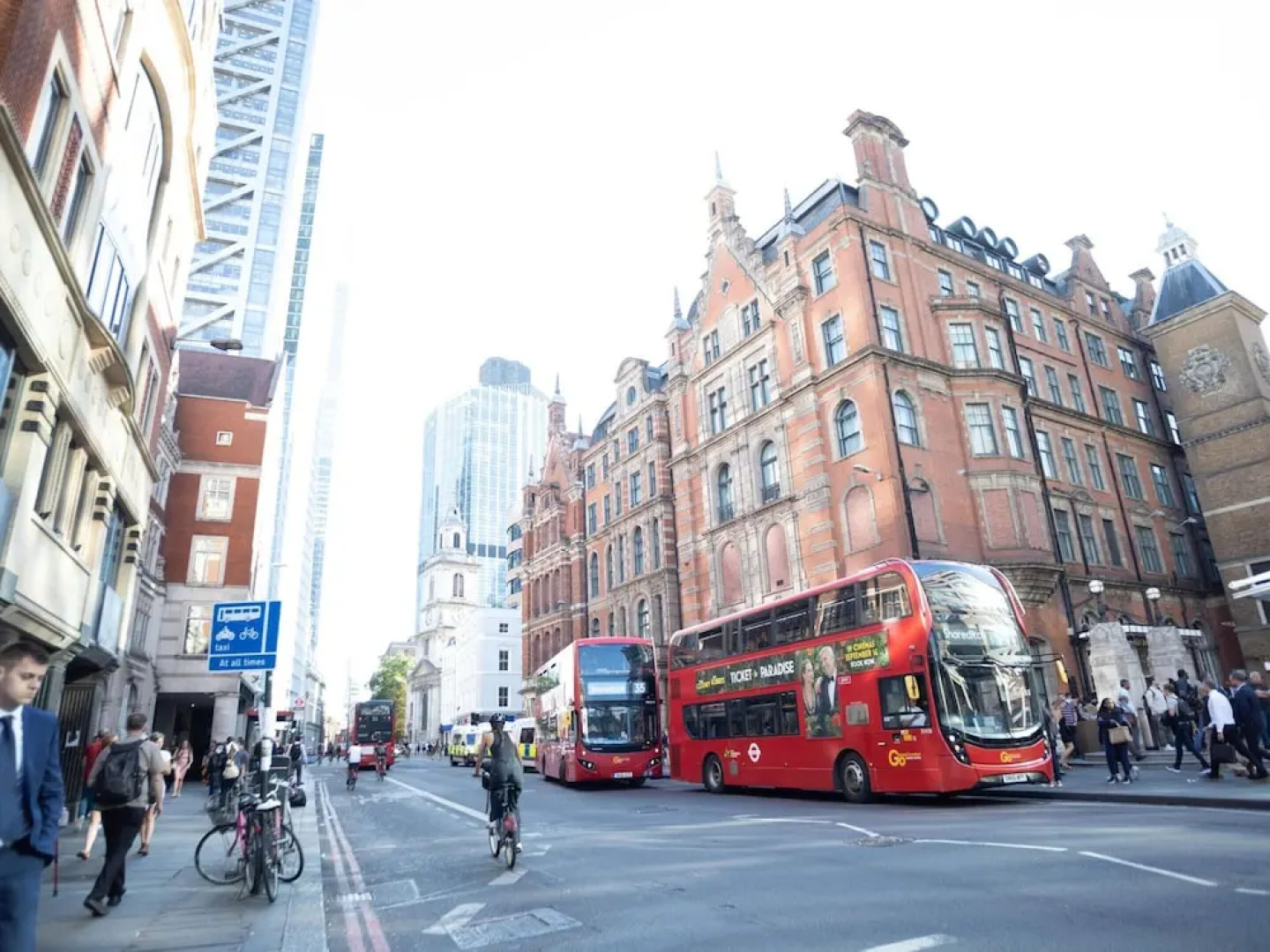 Liverpool St Three Bedroom Home Near Tube Station