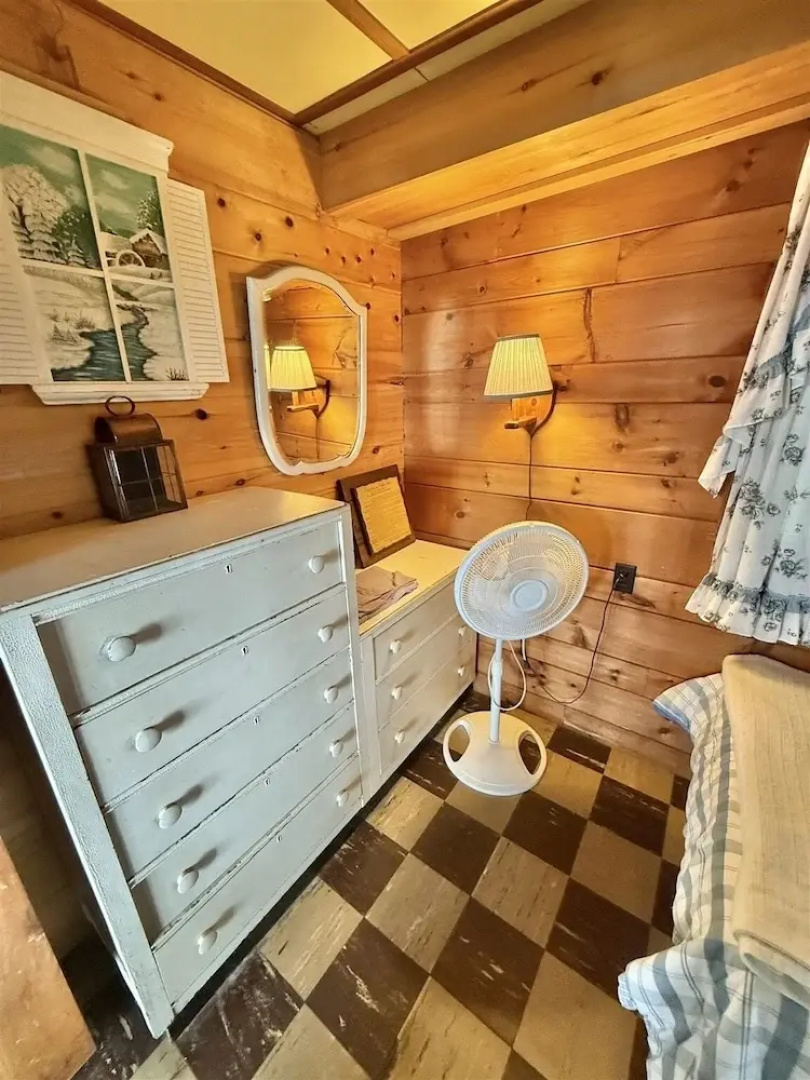 Paradise Point Limit 10 4 Bedroom Cottage by RedAwning