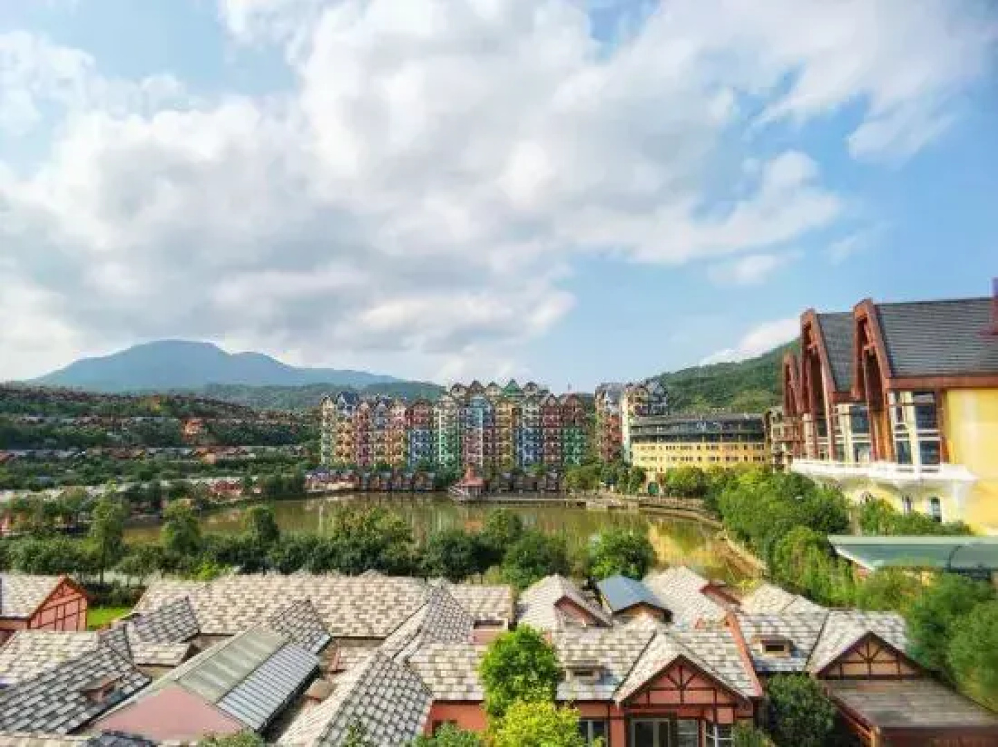 Bai Mu Hua Hai  Suite Hotel (Heyuan Bavaria Branch)