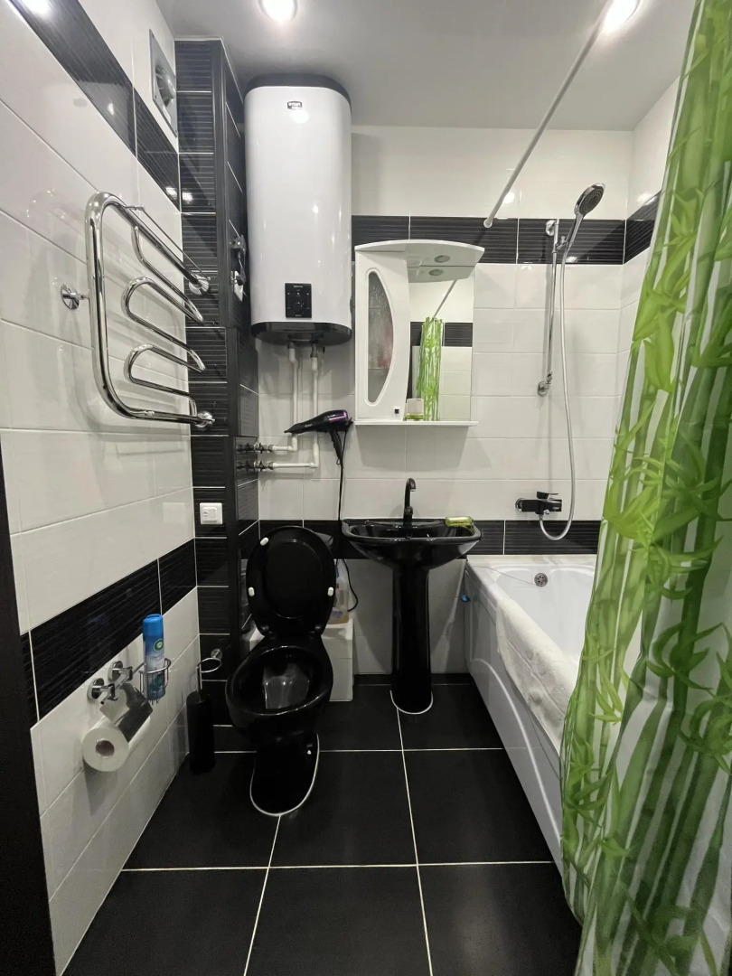 Апартаменты на набережной Нефтяников 6