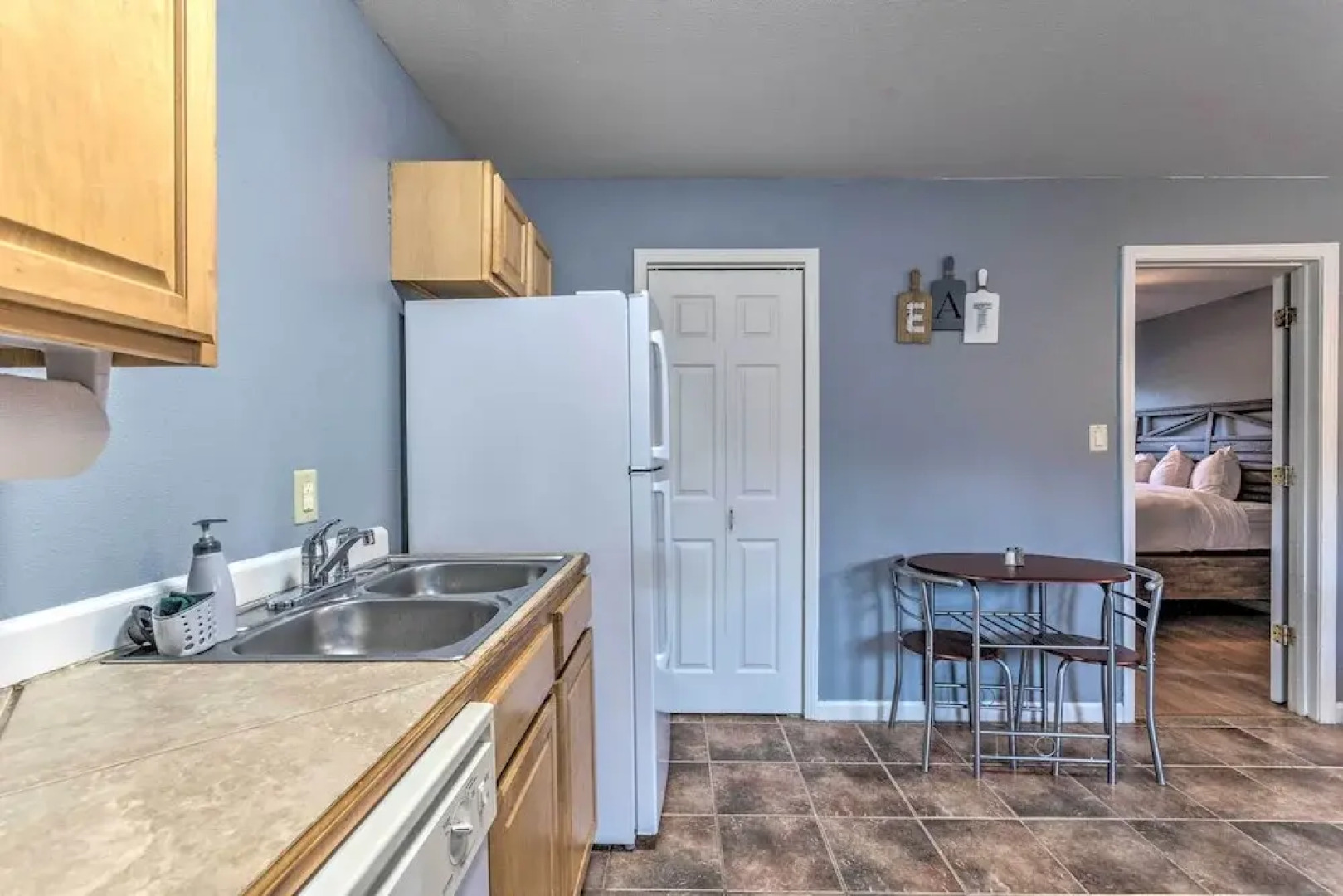 Modern Hot Springs Condo w/ Dock on Lake Hamilton!