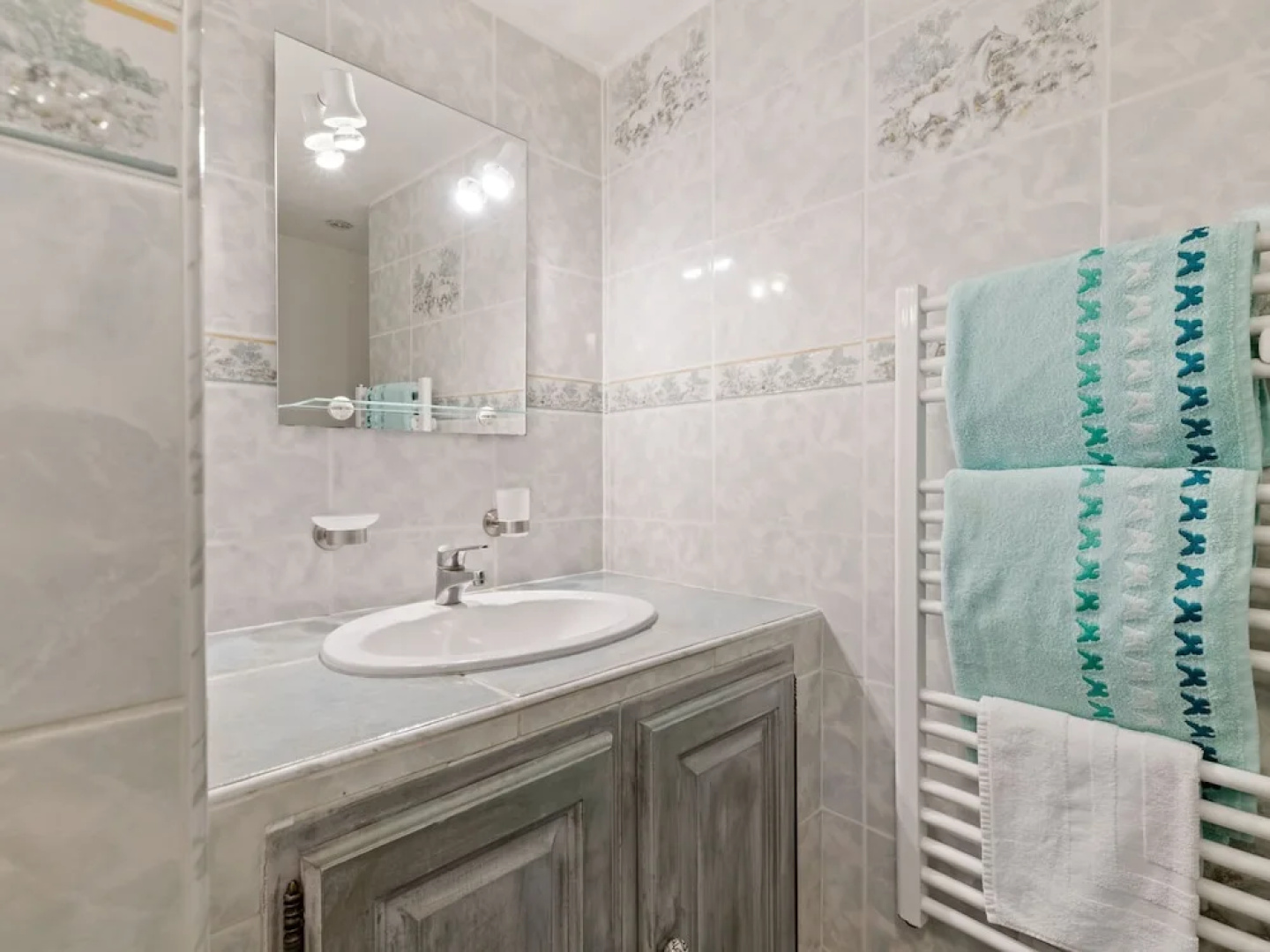 Tastefully Furnished Villa With Terrace, Private Swimming Pool Near of Lambesc