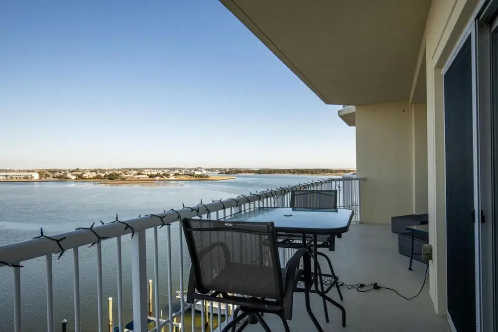 Yacht Club Dream 3 Bedroom Condo by RedAwning