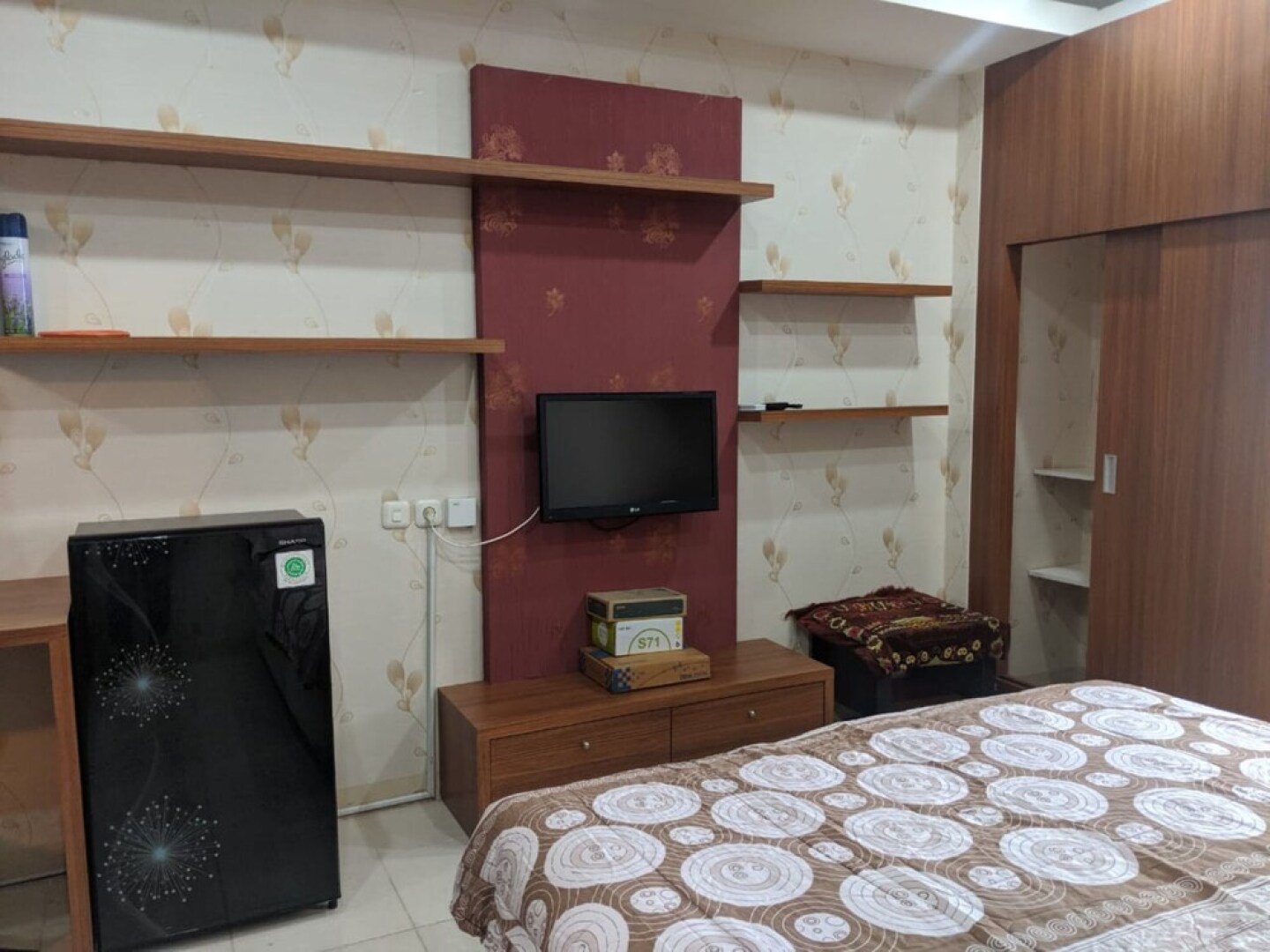 Pinewood Apartment by Vial