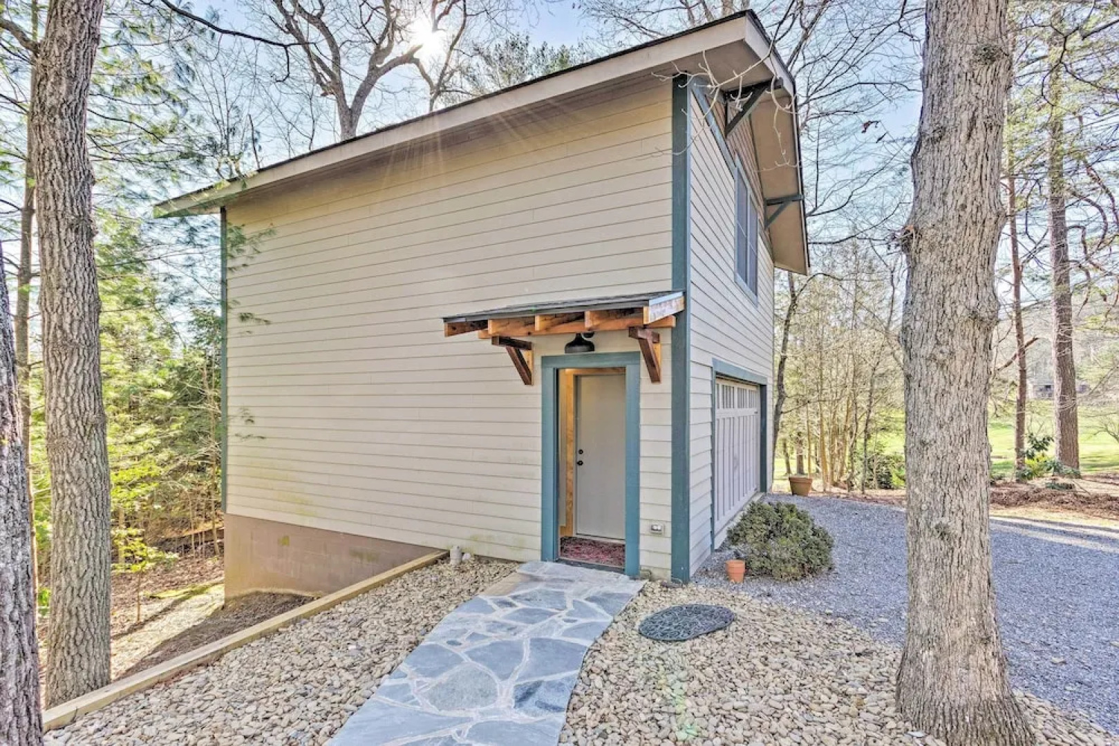 Cozy Black Mountain Escape: Walk to Golf & Lake!