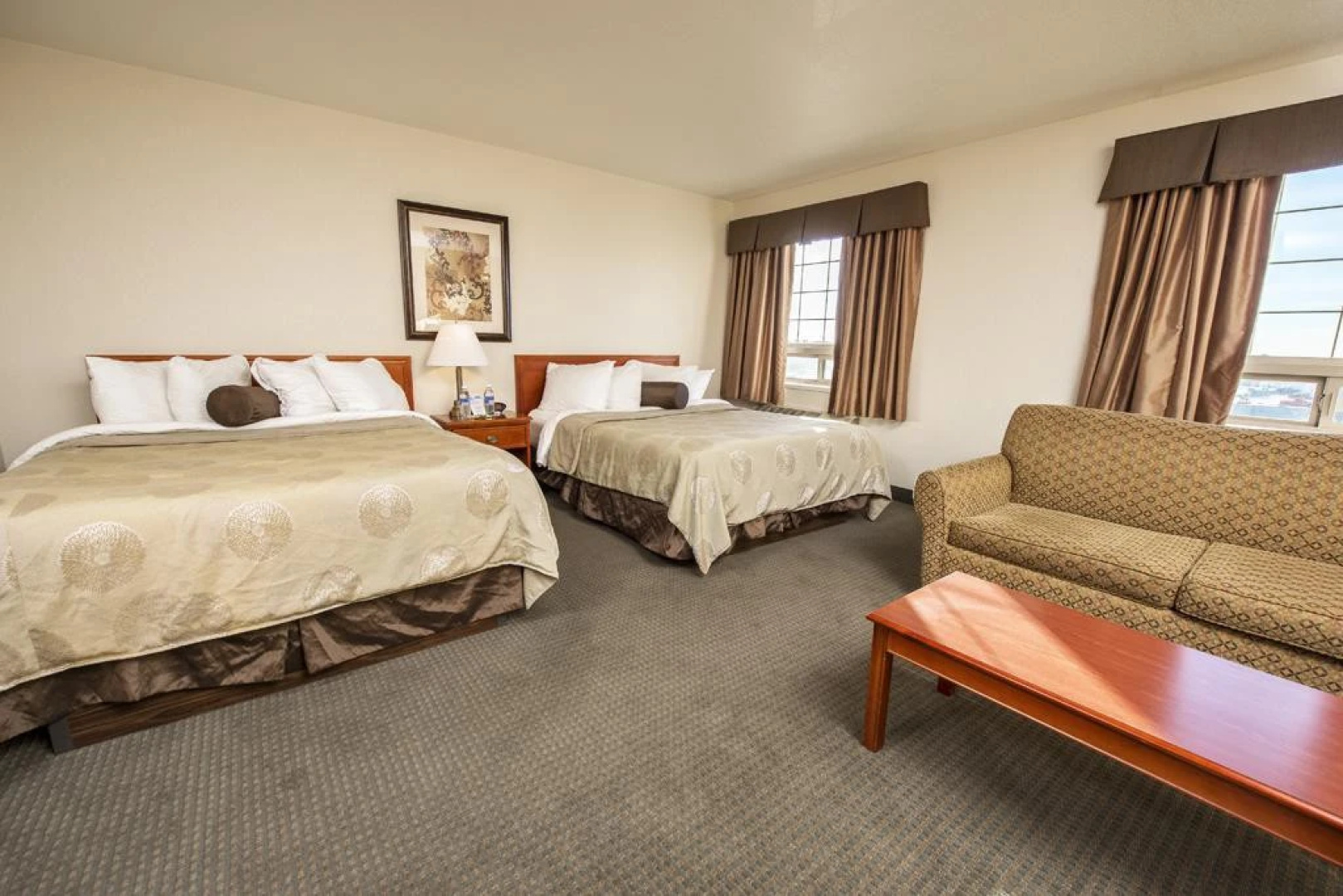 Service Plus Inn and Suites - Grande Prairie