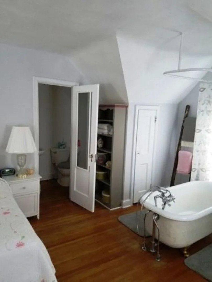 Contented Cottage Bed and Breakfast