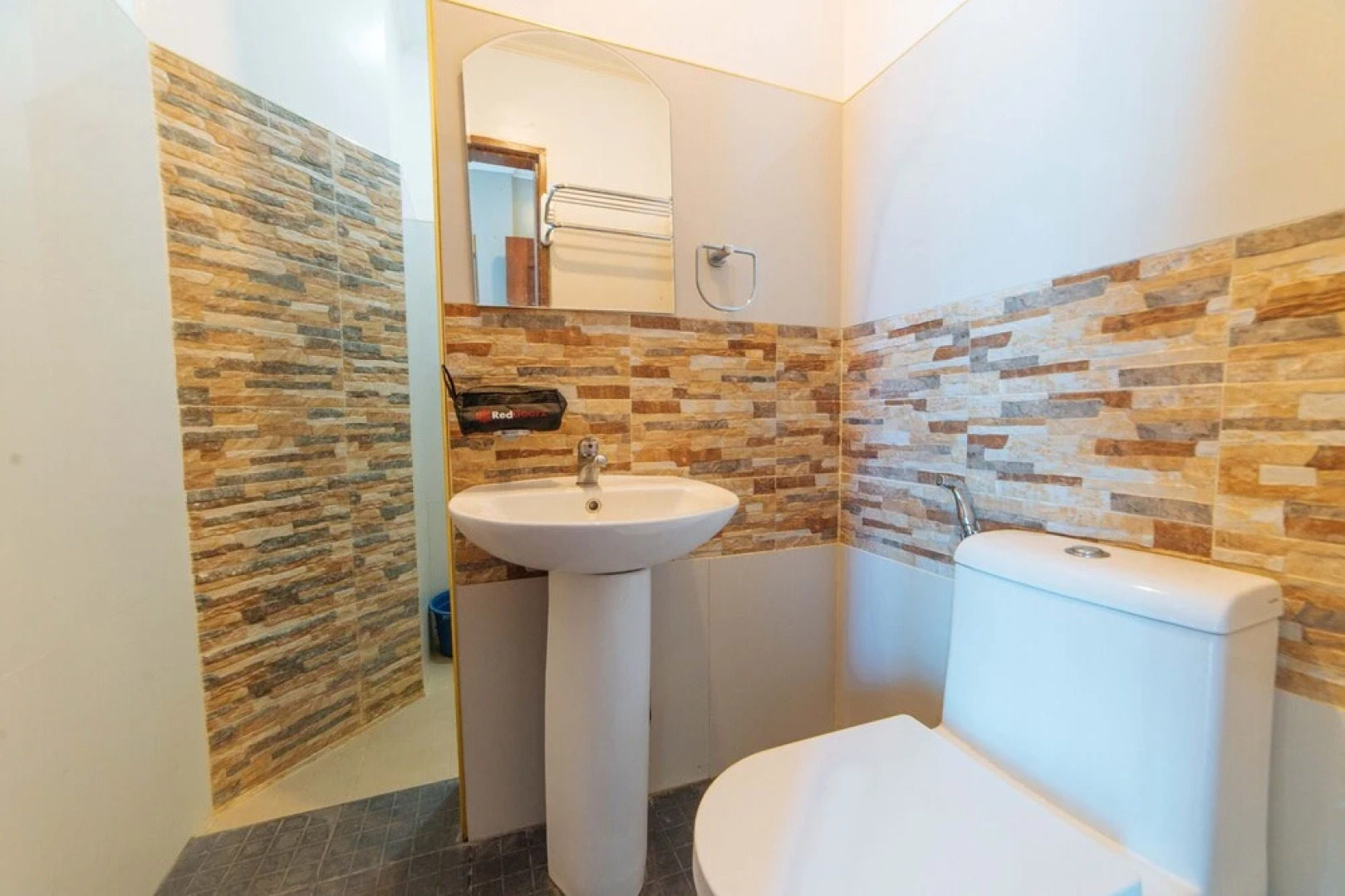 Jeonvill Travellers Inn by RedDoorz