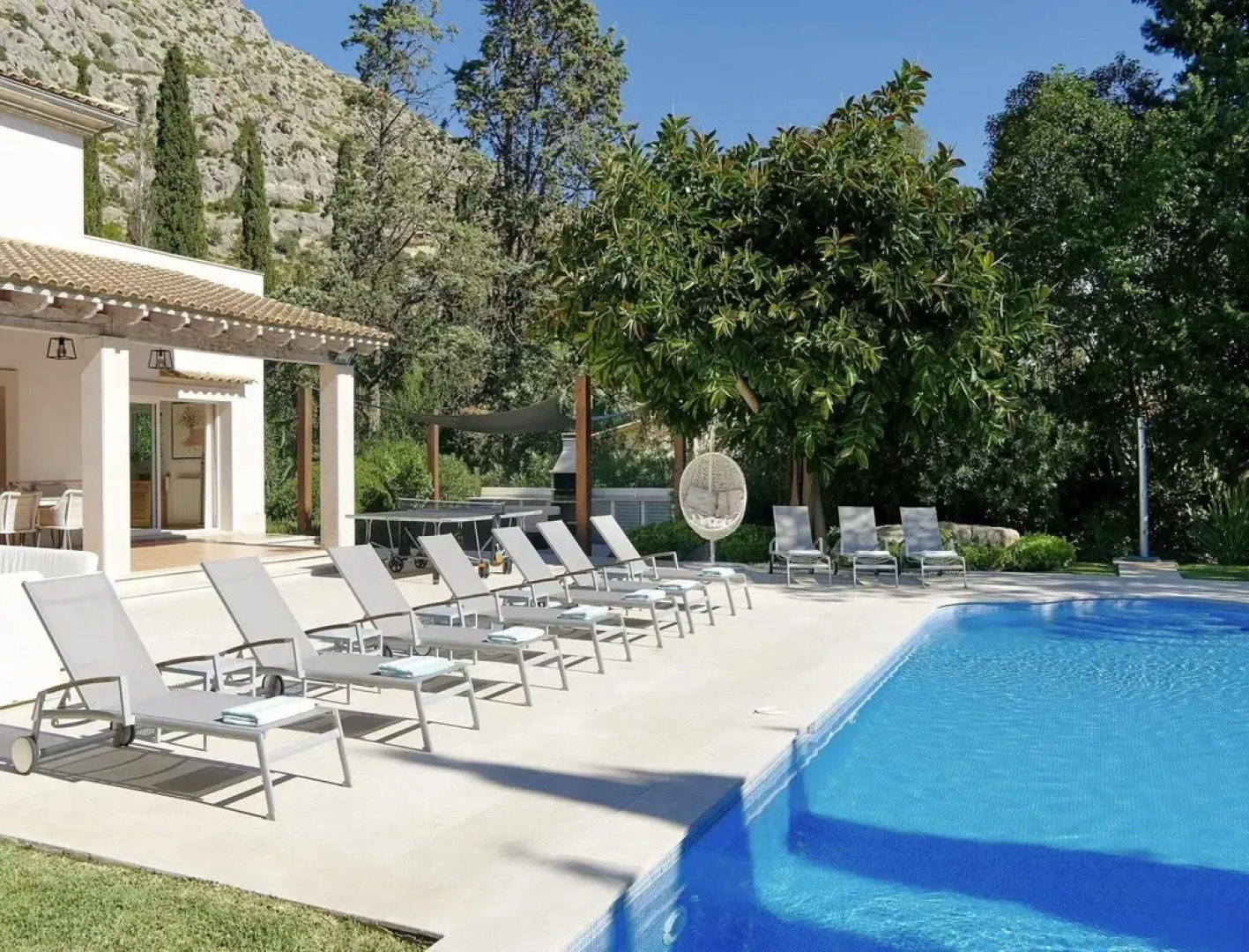 Villa on the Foot of La Font Hills