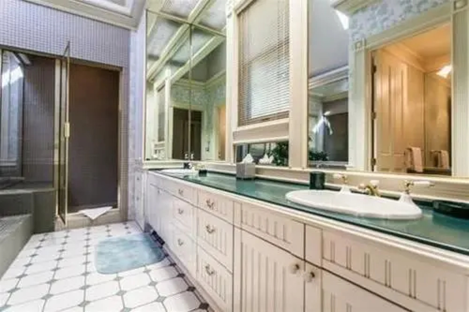 West End Splendor - 5 Bedrooms Home