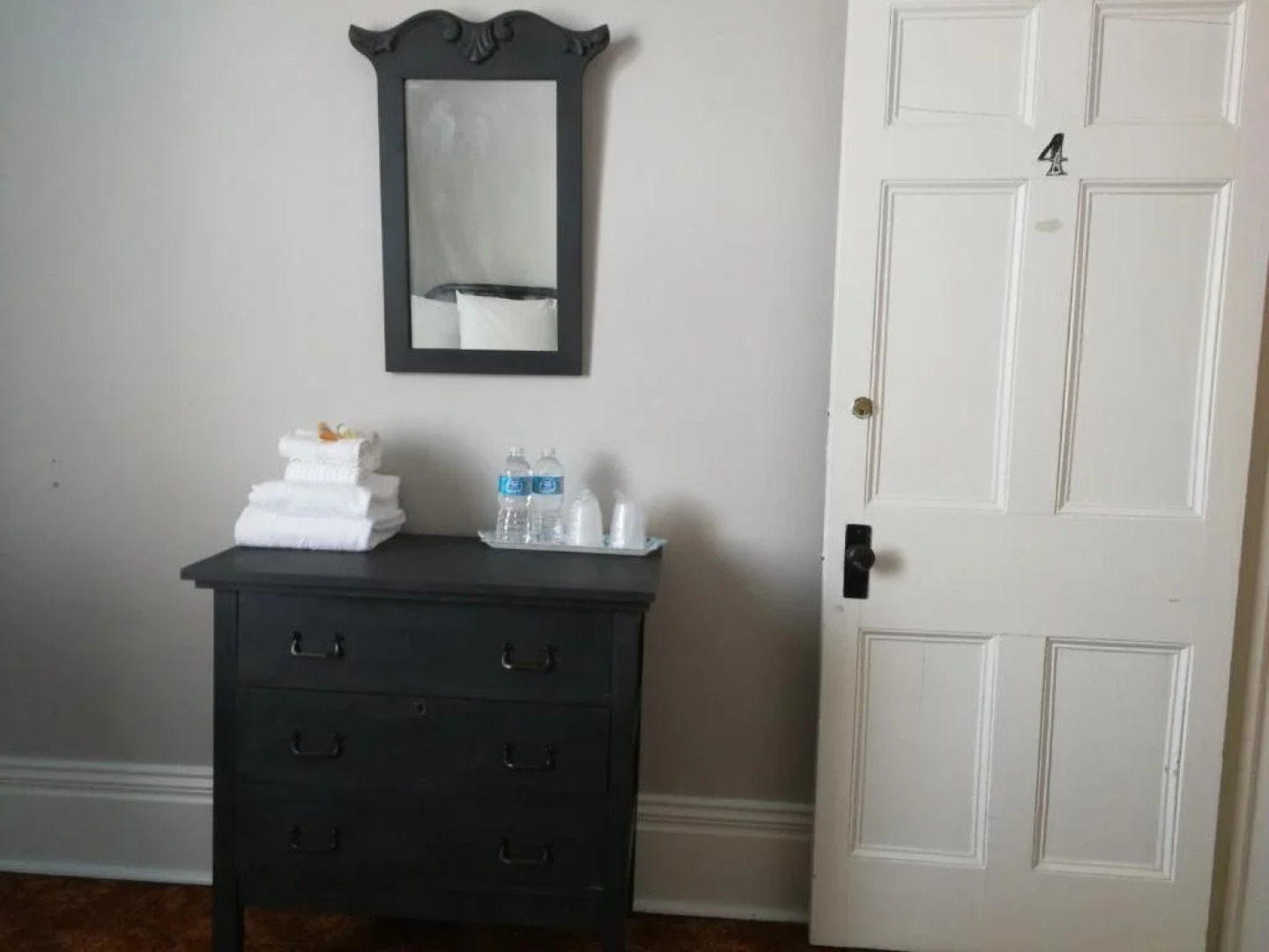 Holiday Country Manor