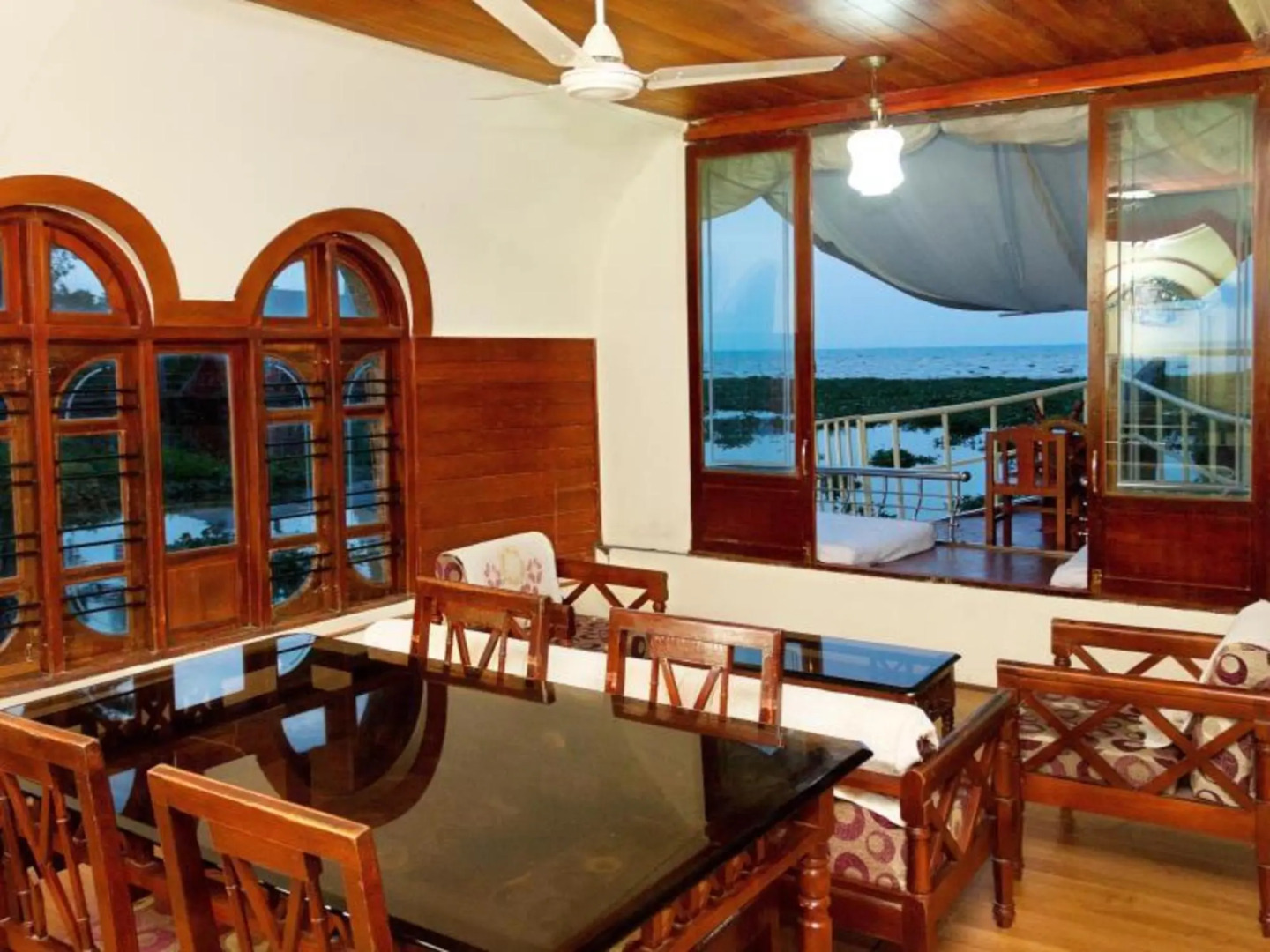 Aqua Jumbo Houseboats