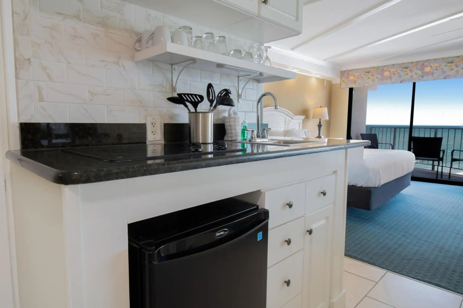 The Oceanfront Litchfield Inn