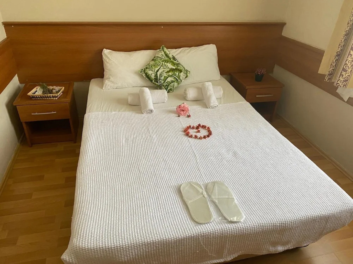 Felicity Hotel & Bungalows