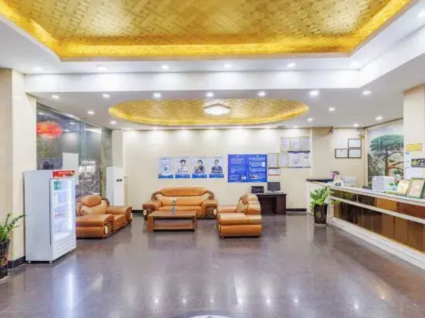 Guangfei Chain Hotel (Yangchun Municipal Government Yueyun Automobile Store)