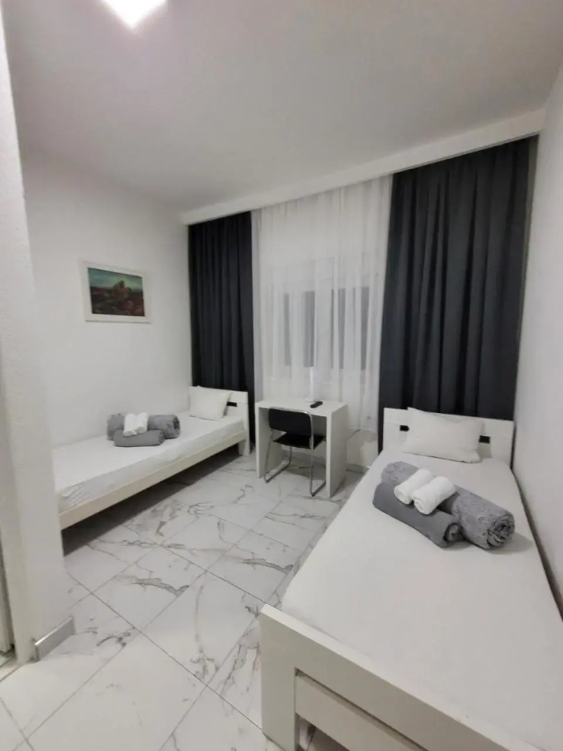 Plavi restoran, Loznica