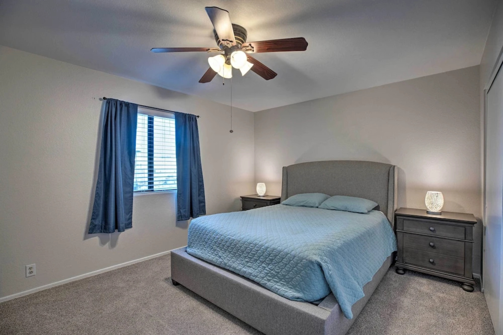 3 Mi to Westgate: Desert Home w/ Hot Tub in Peoria