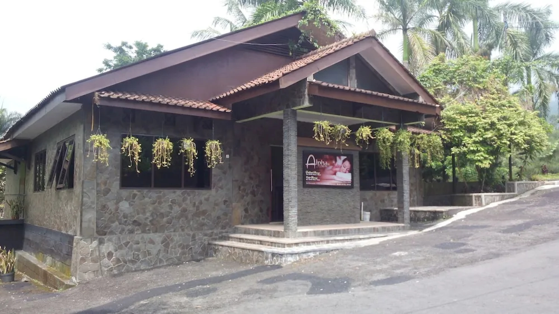 Moro Seneng Hotel and Resort