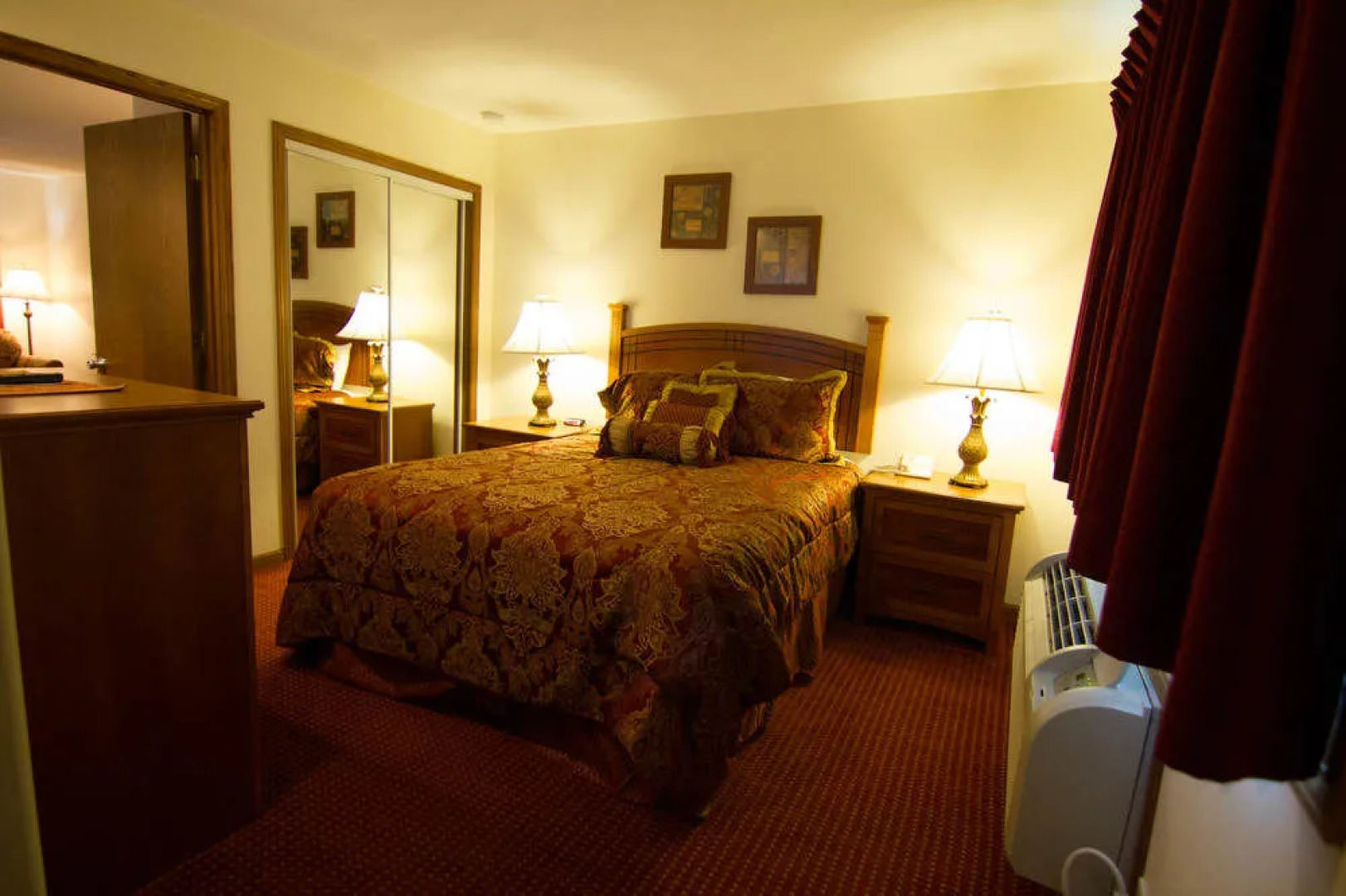 Shepherd Mountain Inn & Suites