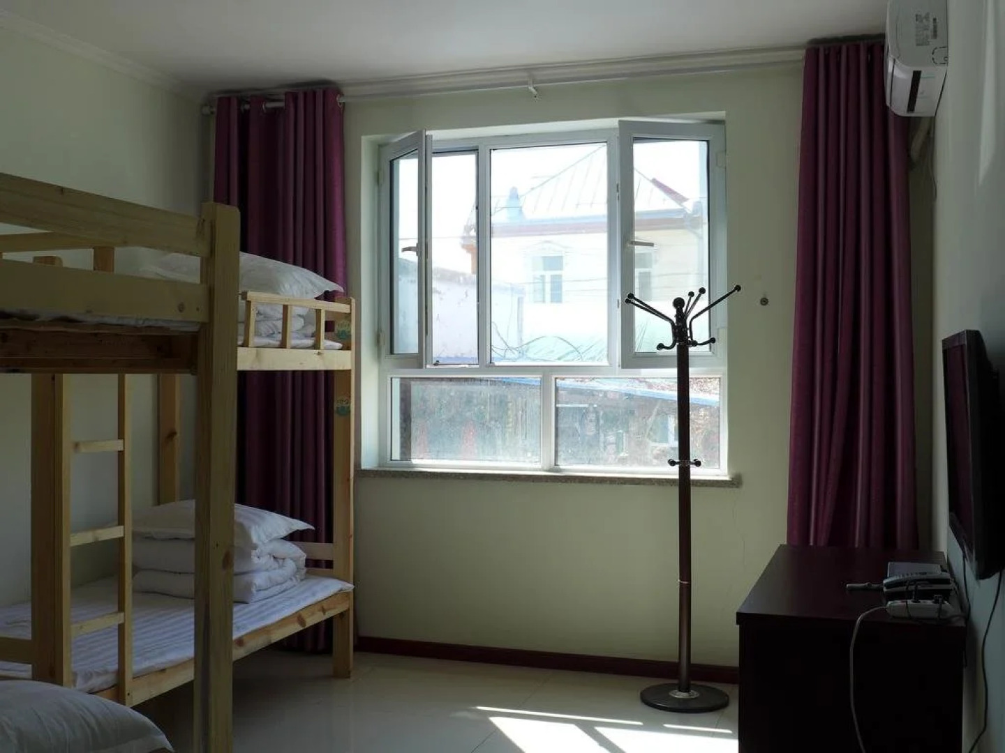 XinJiang YiZhan Youth Hostel