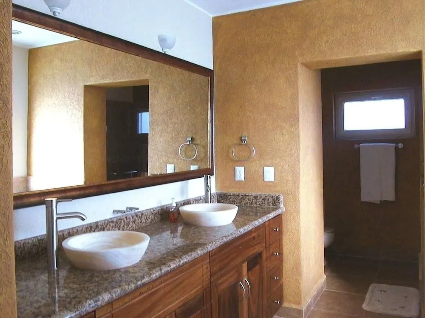 "absolute Beachfront Luxury Condo With Great Views!"