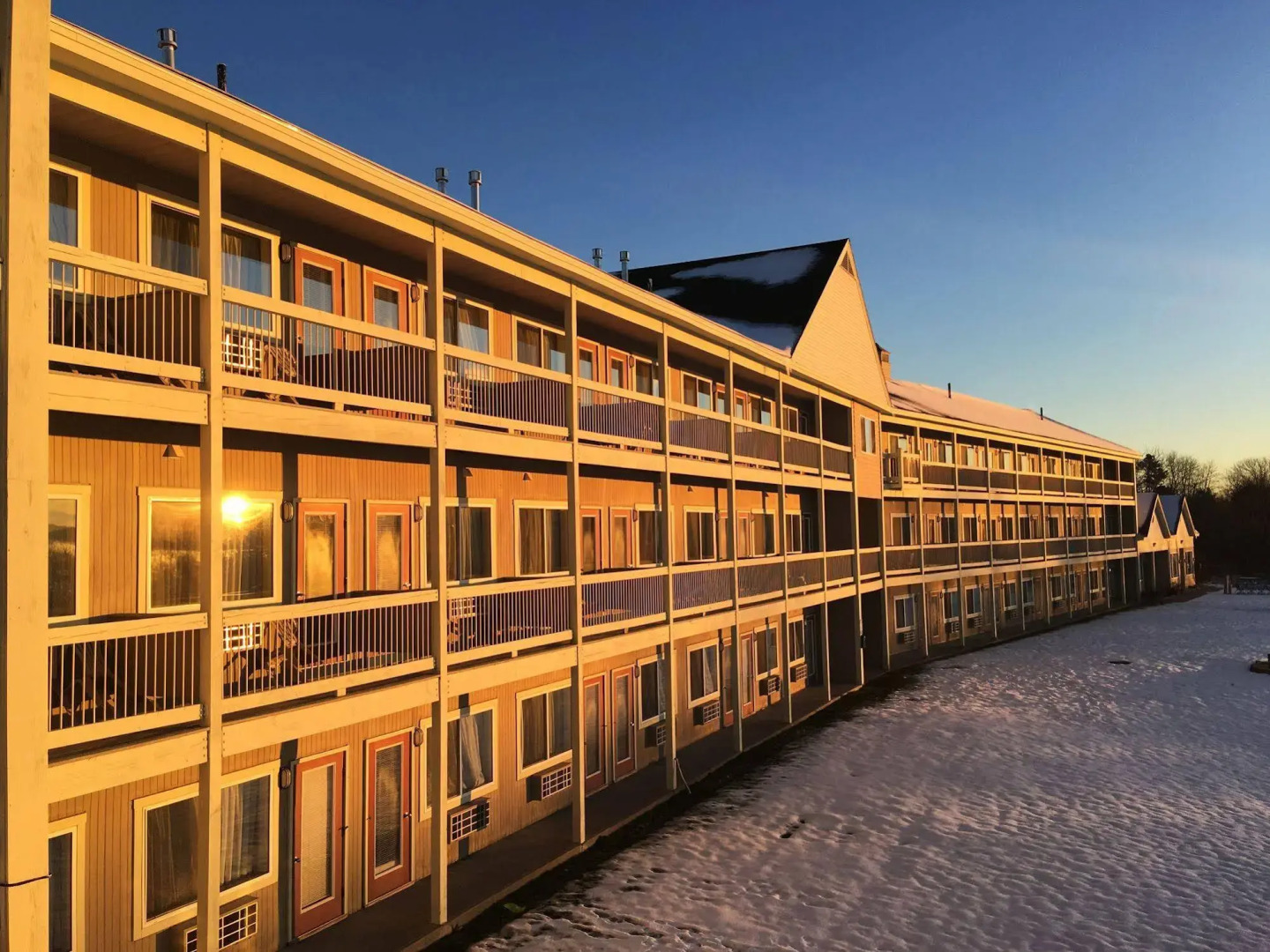 Fireside Inn & Suites - Belfast