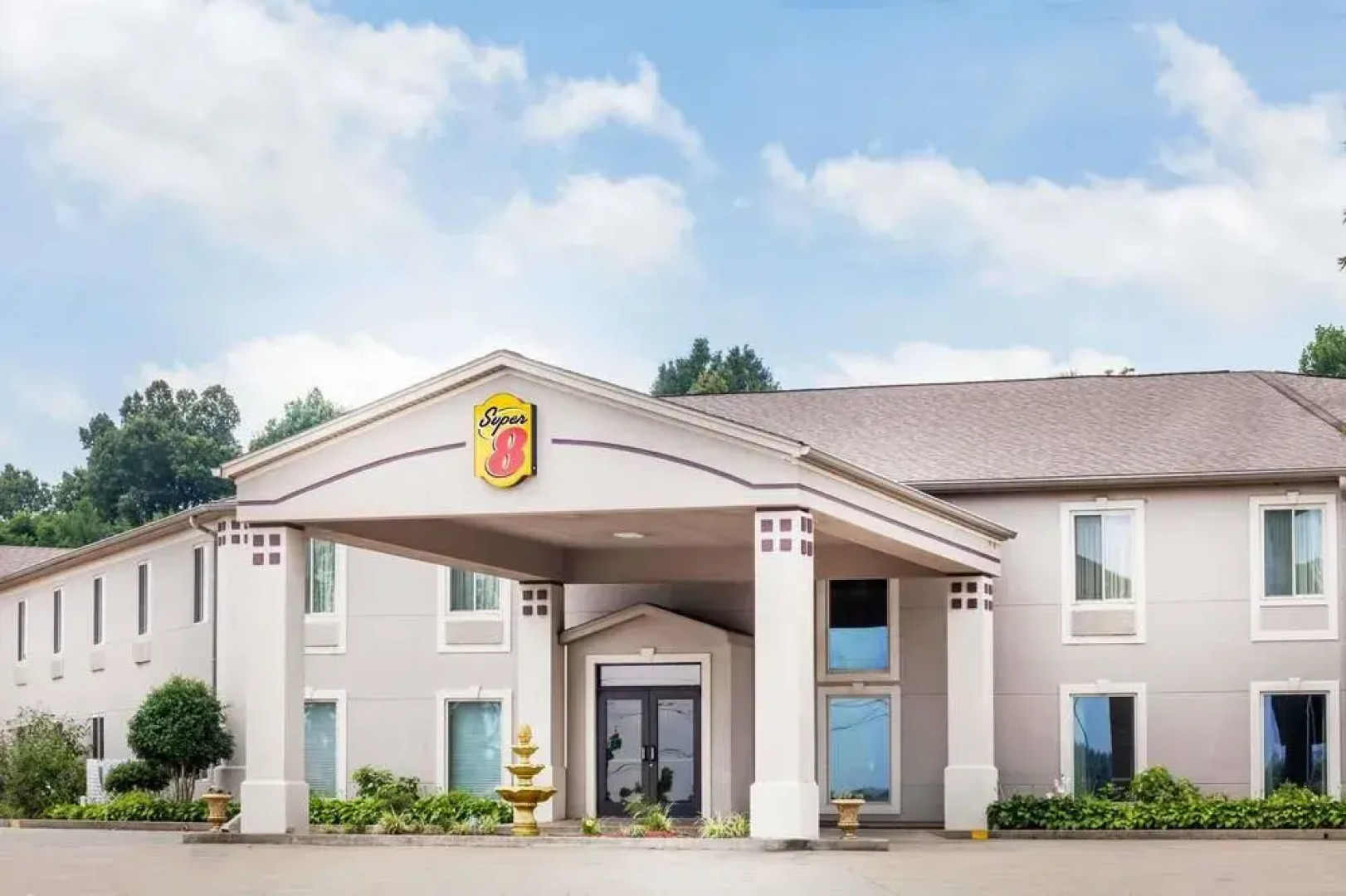 Super 8 by Wyndham Calvert City Kentucky Lake Area