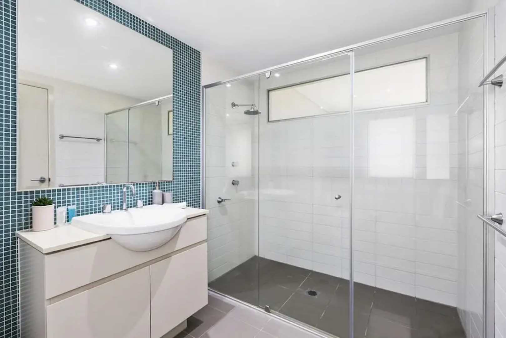 Resort & Spa 2306/07 Ocean Glimpses