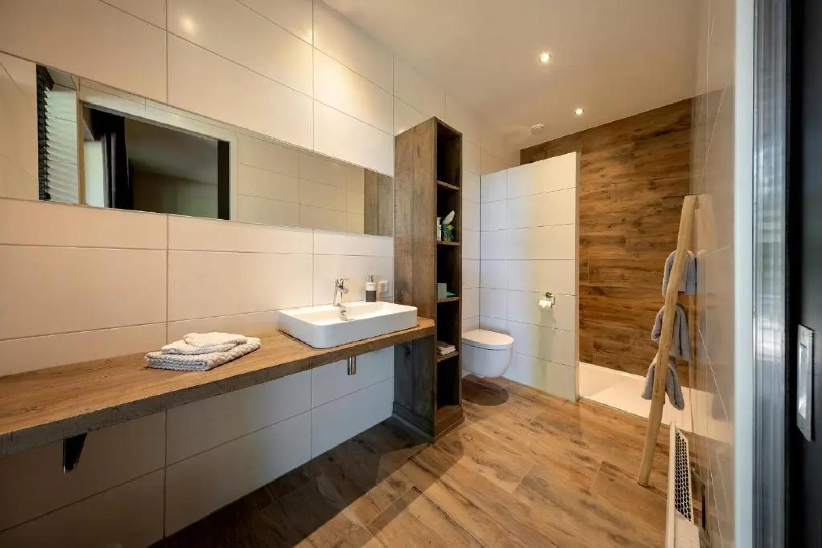 Aubergine Logeren & Dineren