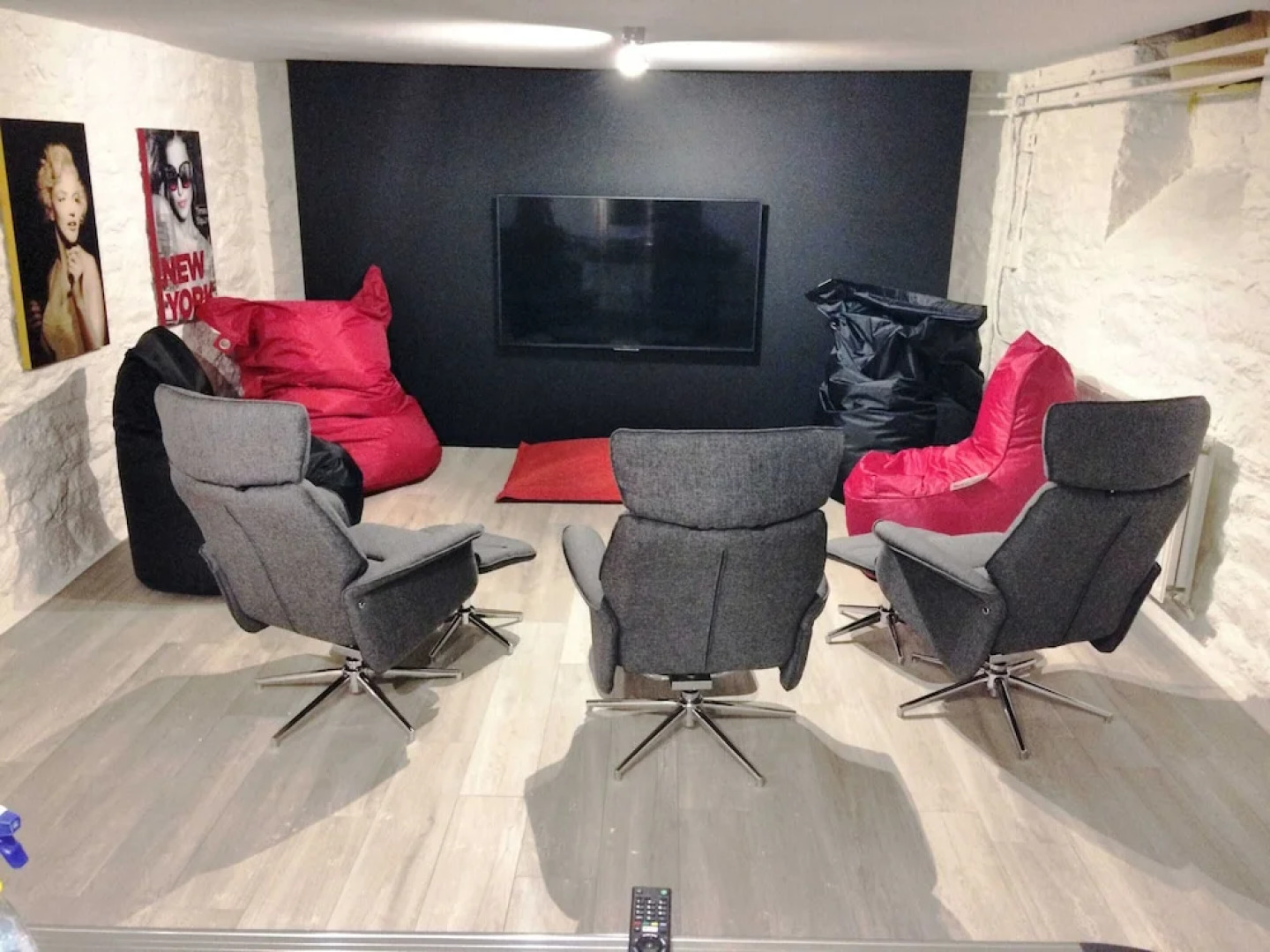 Luxurious Holiday Home in Courtil with a Jacuzzi