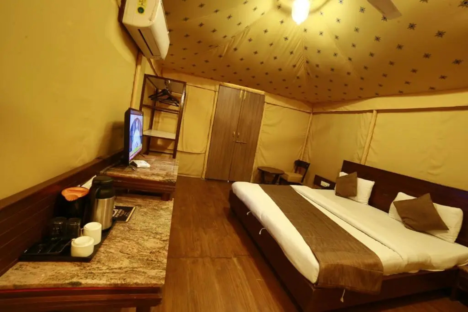 The Colonial Manek Manor