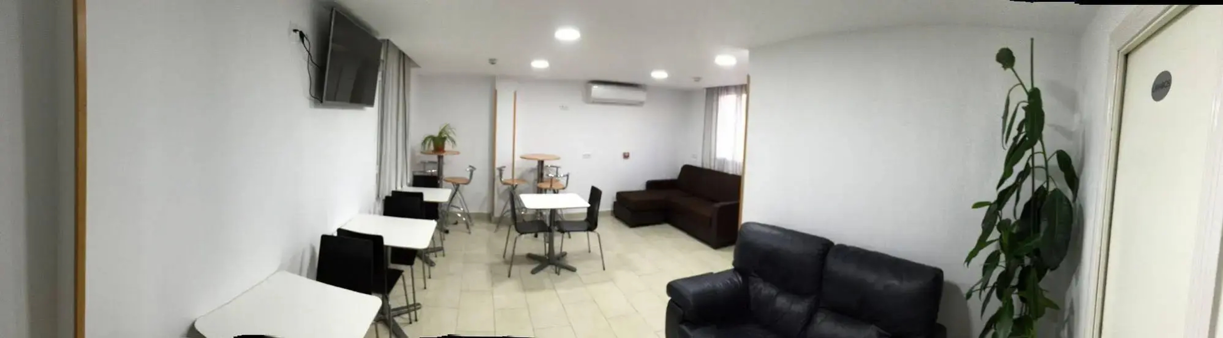 Hotel Barajas Plaza Madrid