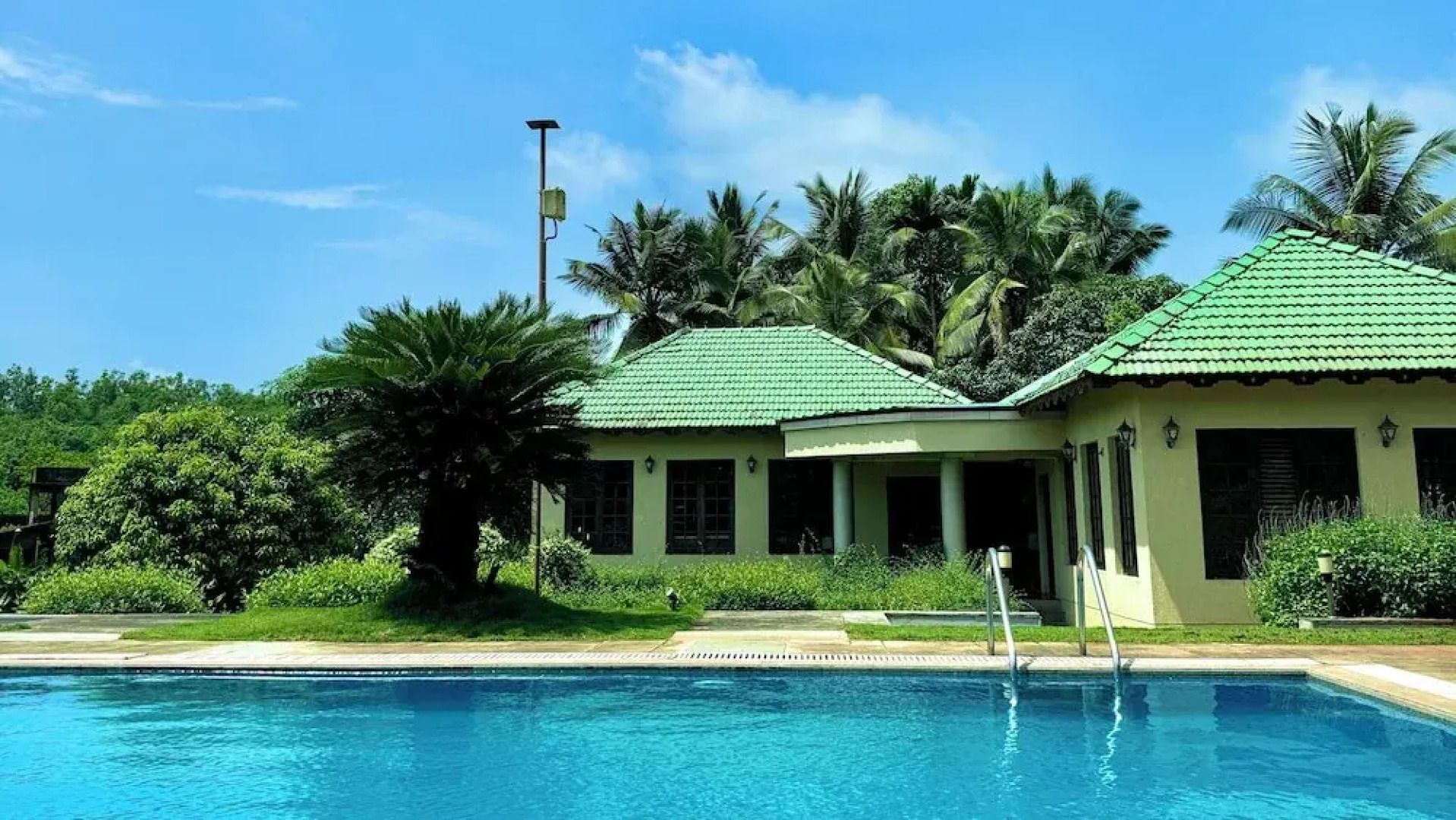 Hotel Sadhana Executive