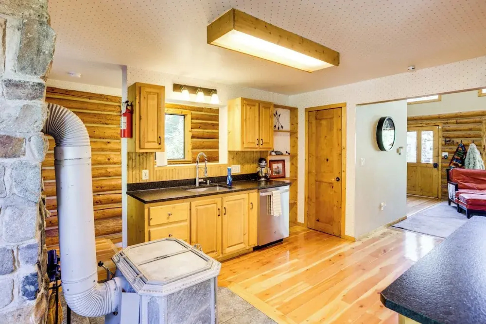 Cozy Ouray Apartment, Steps to Riverwalk Trail!